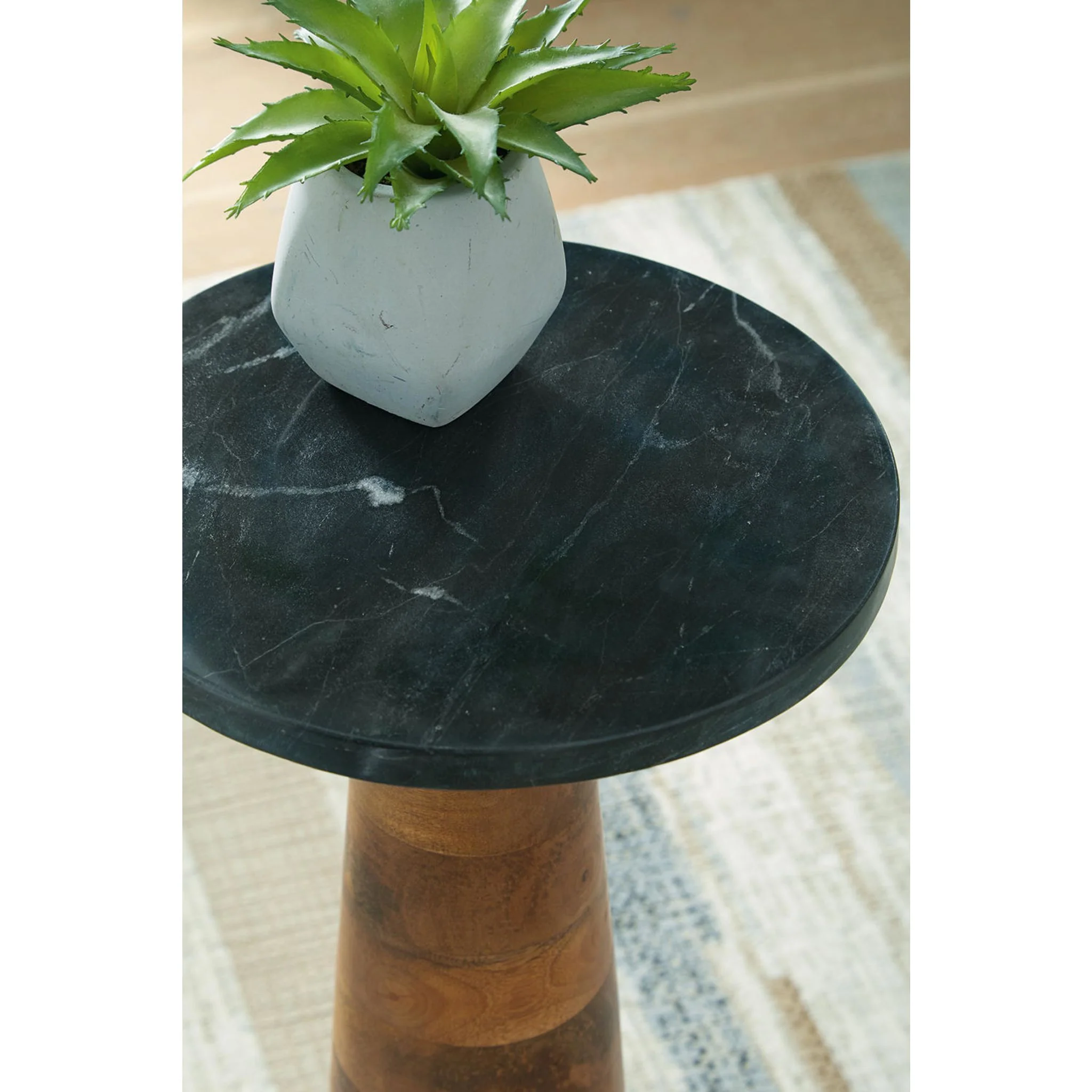 Quinndon Accent Table - Image 4