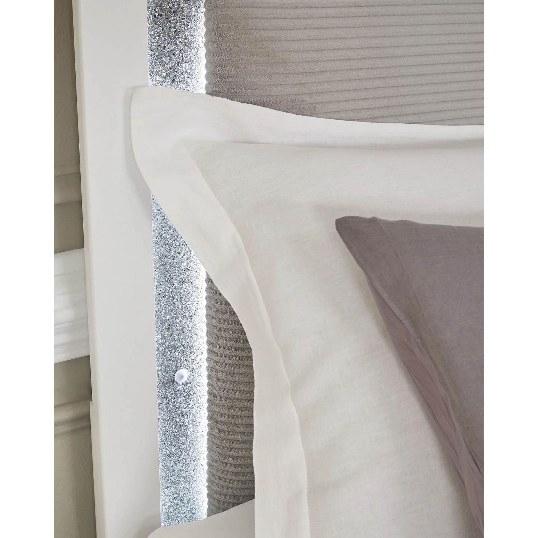 Raechalla King Panel Bed - Image 7