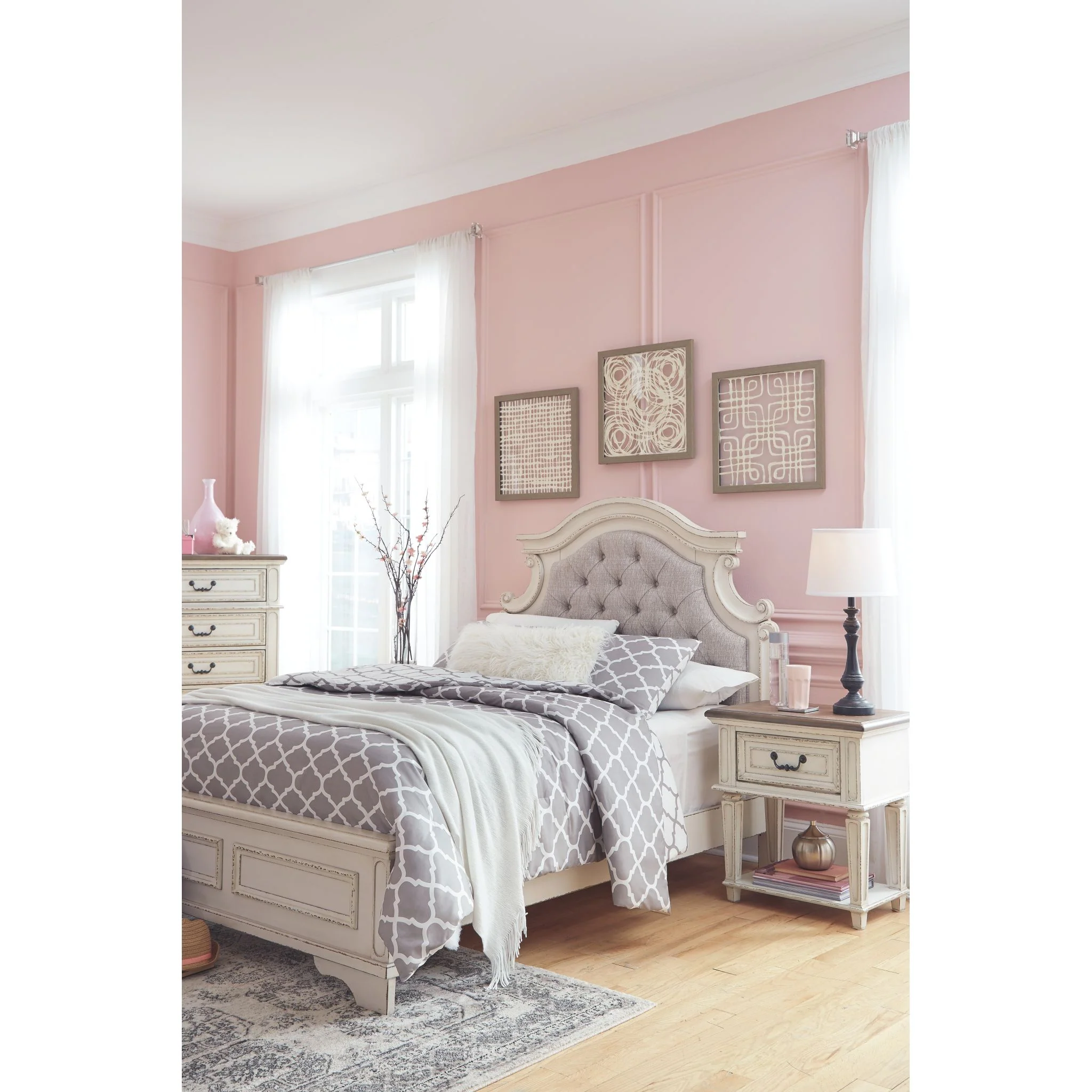 Realyn 3 Piece Panel Bed - Image 28