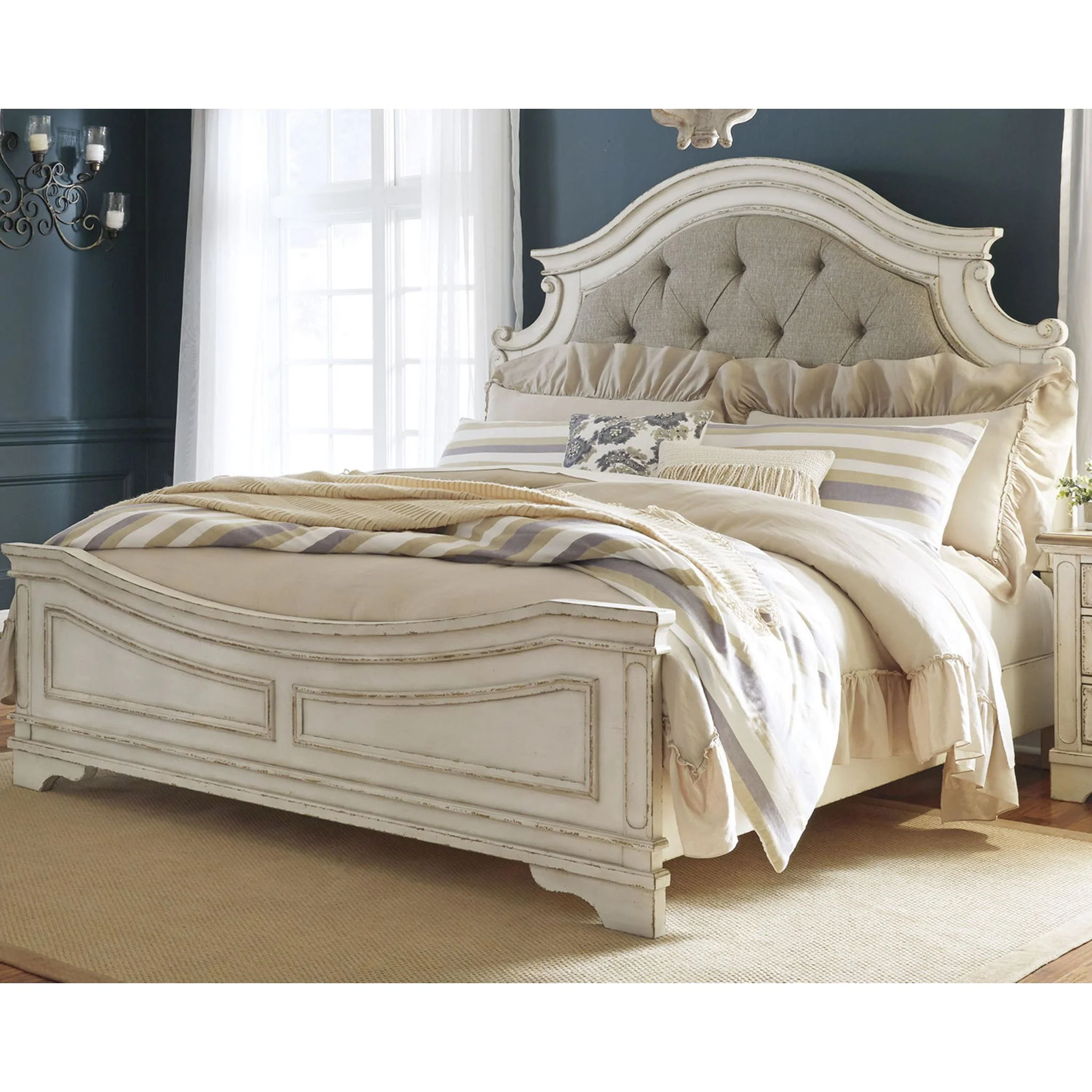 Realyn 3 Piece Panel Bed - Image 41