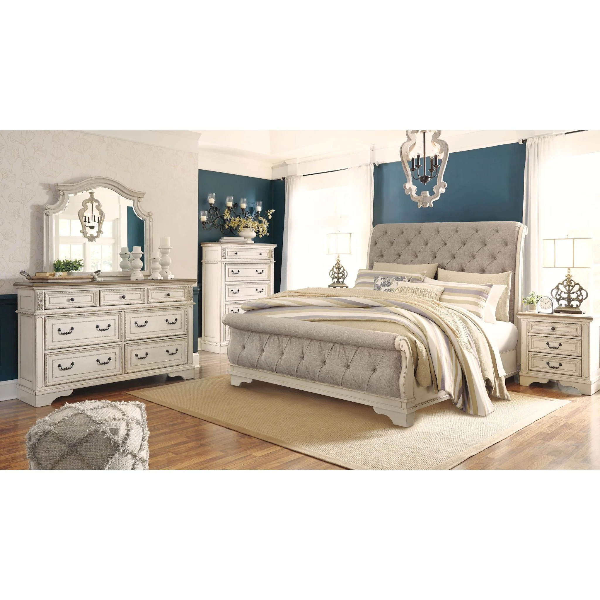 Realyn Sleigh Bed - Image 24