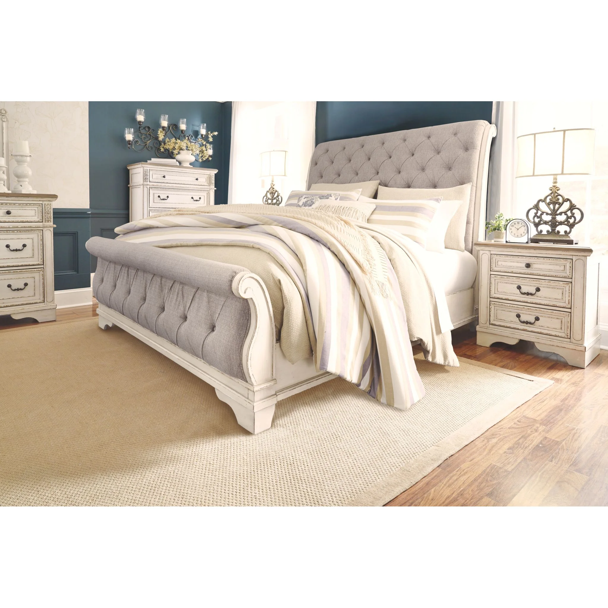 Realyn Sleigh Bed - Image 47