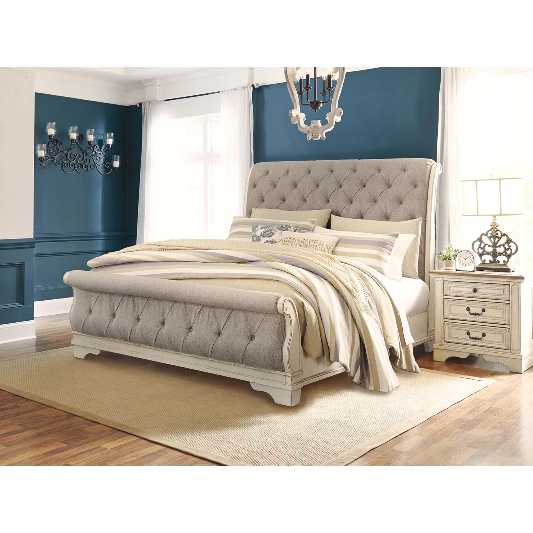 Realyn Sleigh Bed - Image 51