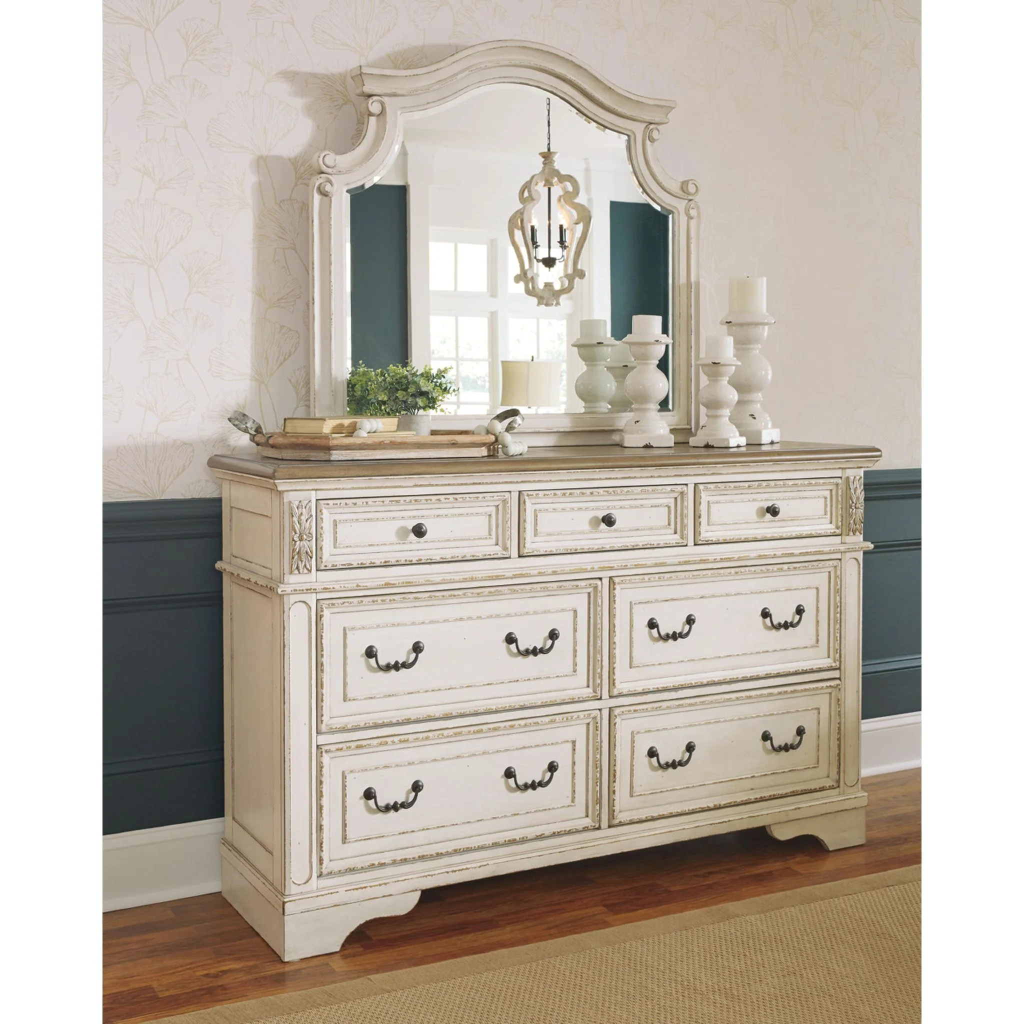 Realyn 5 Piece Panel Bedroom - Image 10