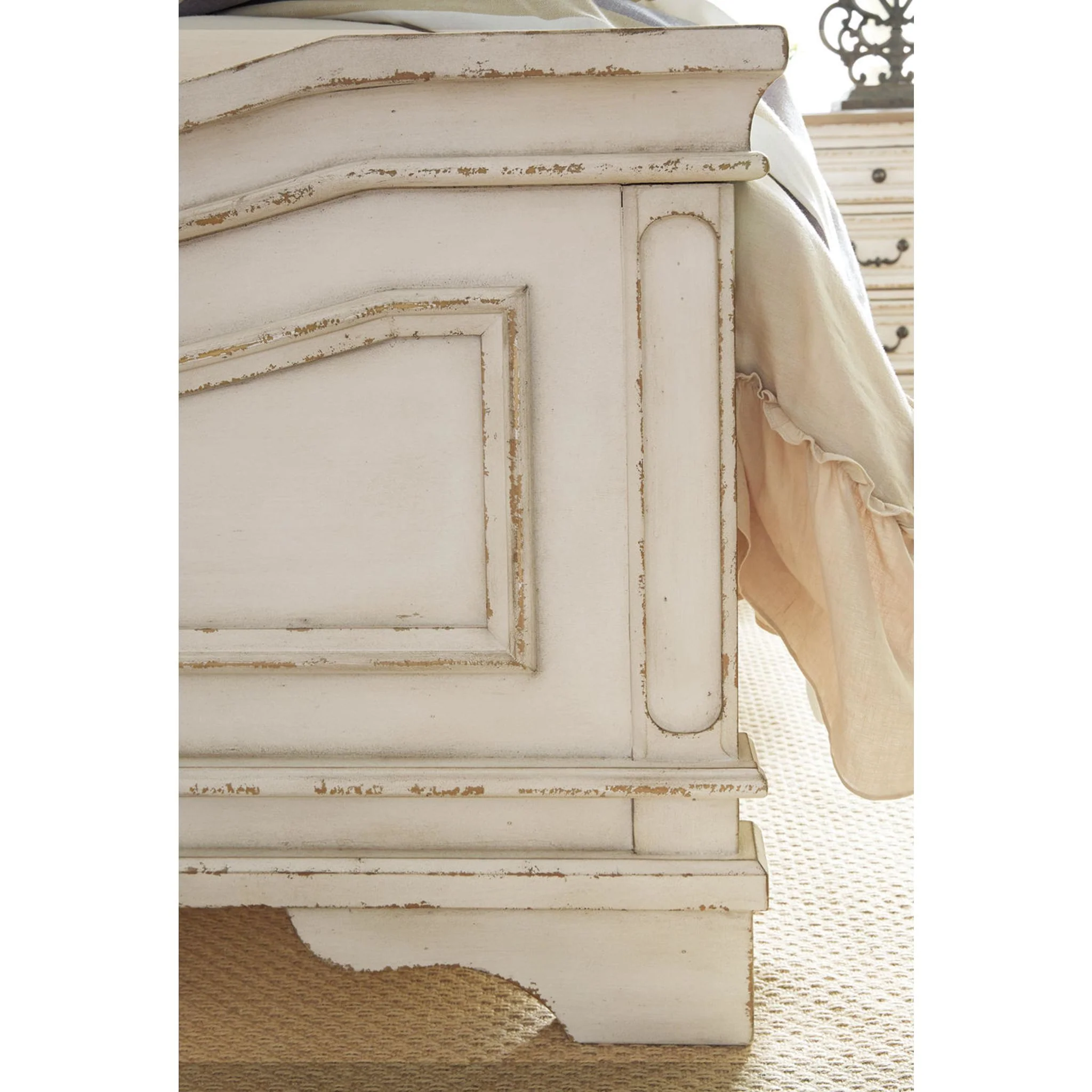 Realyn 5 Piece Panel Bedroom - Image 29