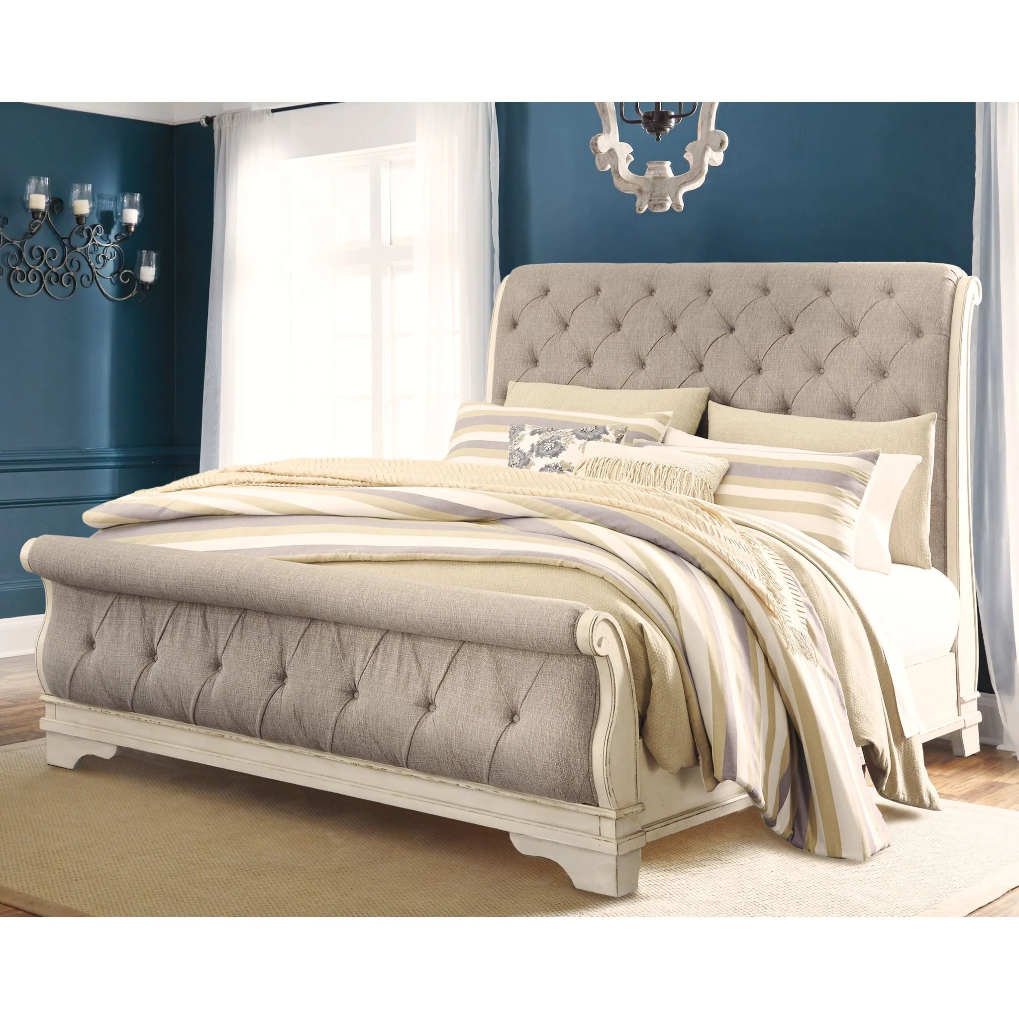 Realyn 5 Piece Sleigh Bedroom - Image 17