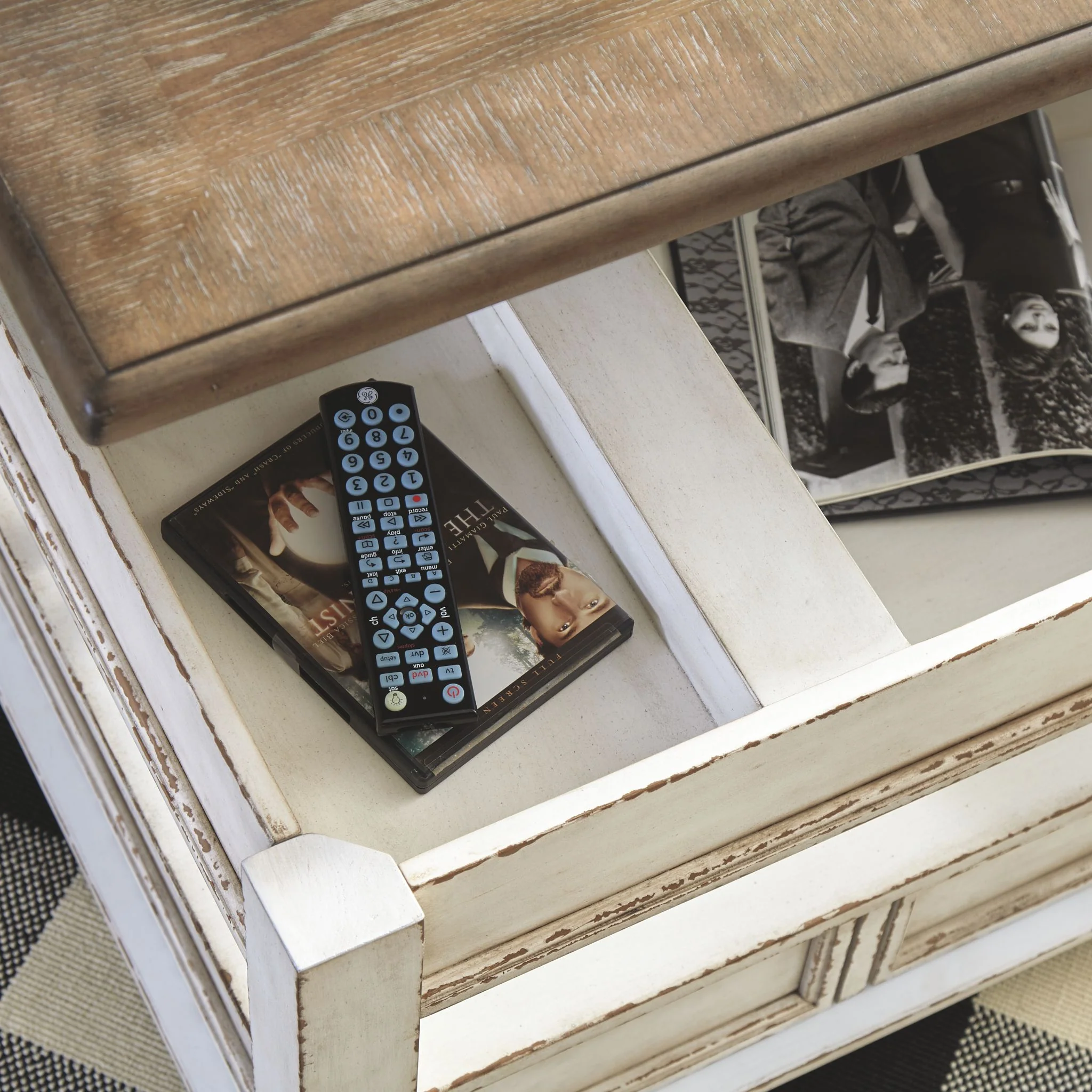 Realyn Coffee Table with Lift Top - Image 7