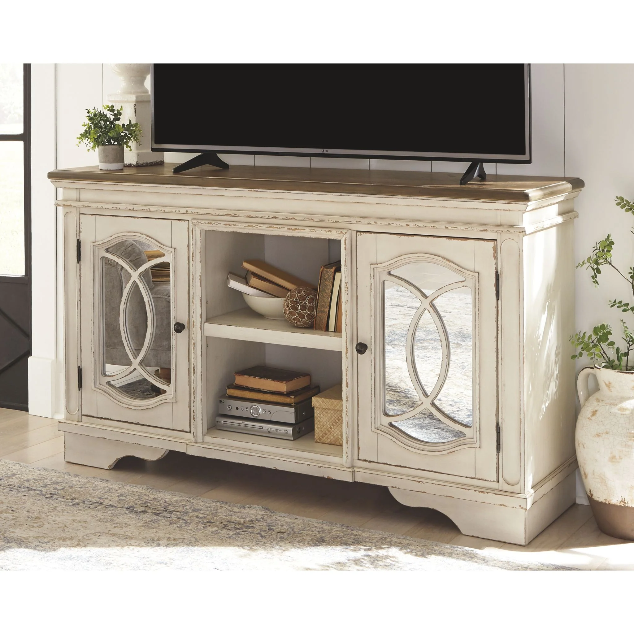 Realyn TV Stand - Image 2