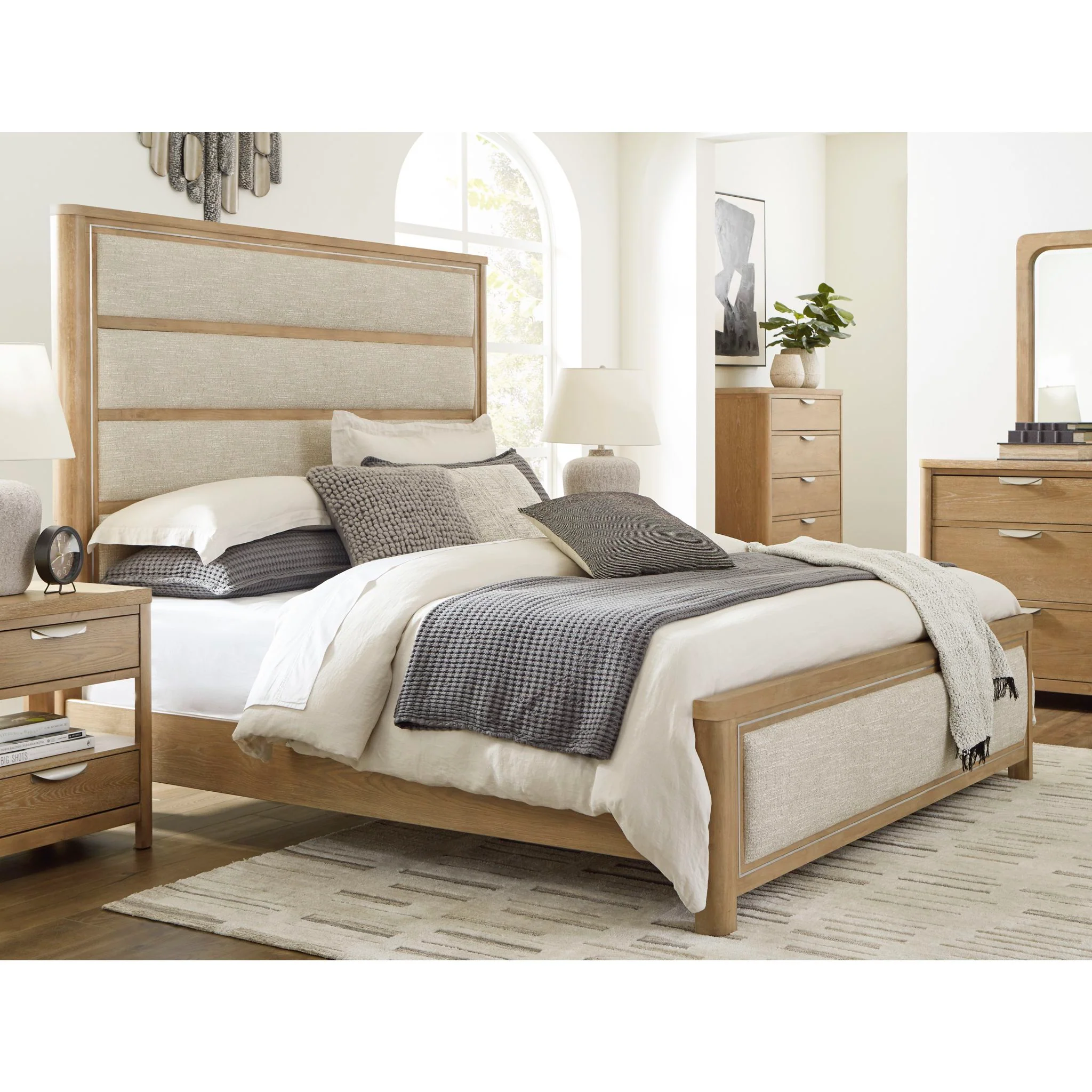 Rencott-Exclusive 5 Piece Upholstered Bedroom - Image 2