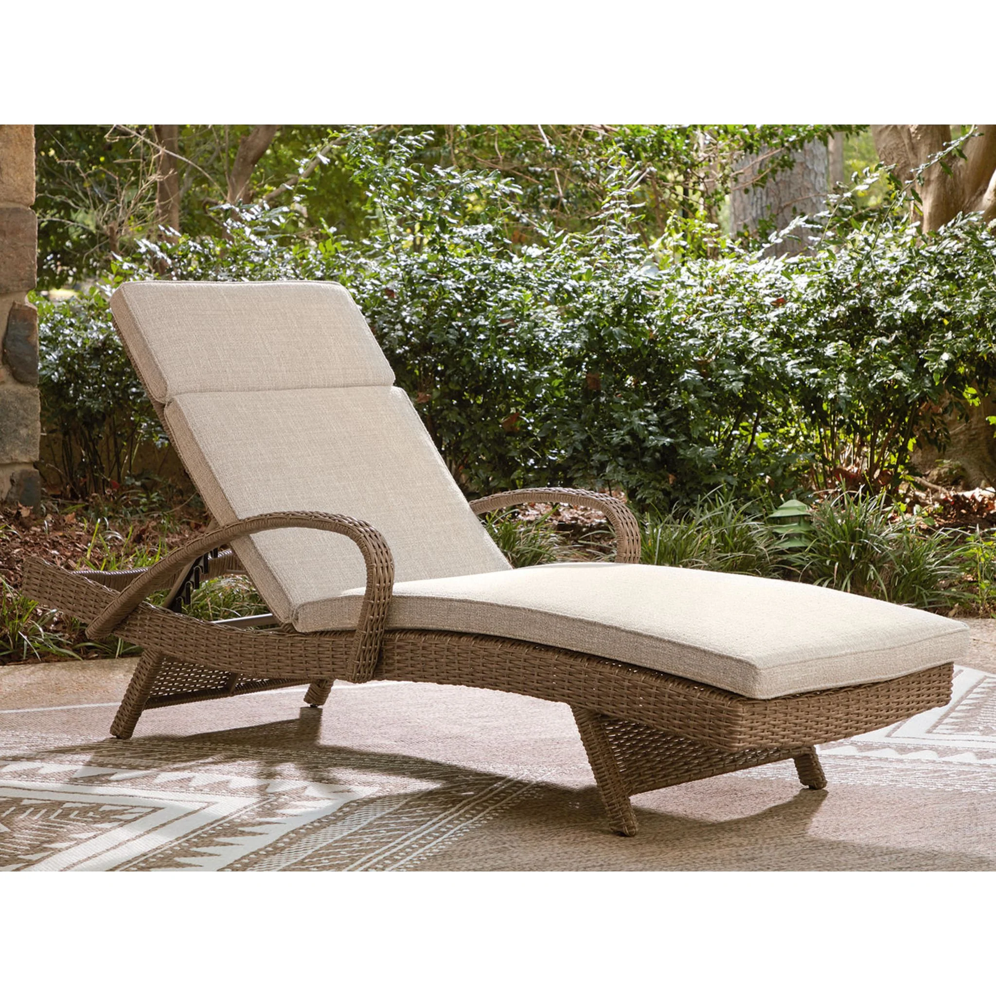Revare Beach Chaise Lounge with Cushion - Image 2