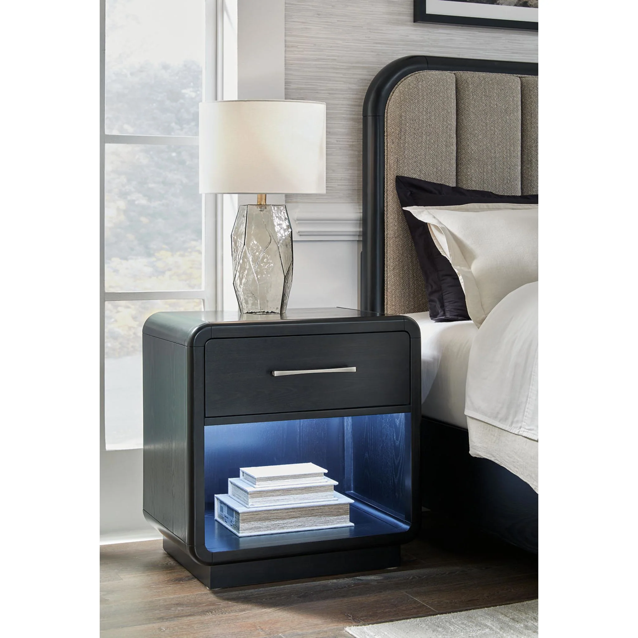 Rowanbeck Nightstand - Image 8