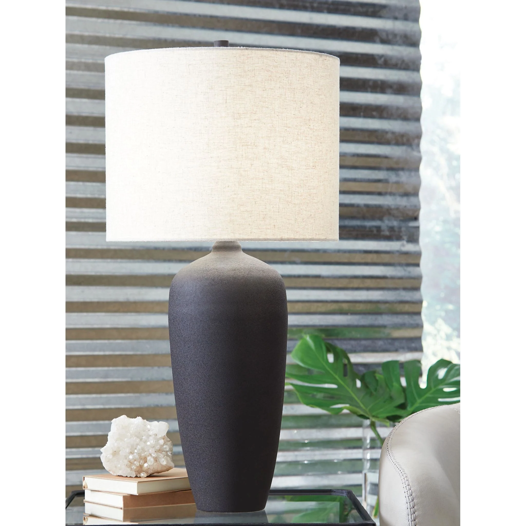 Ryenburg Table Lamp - Image 2