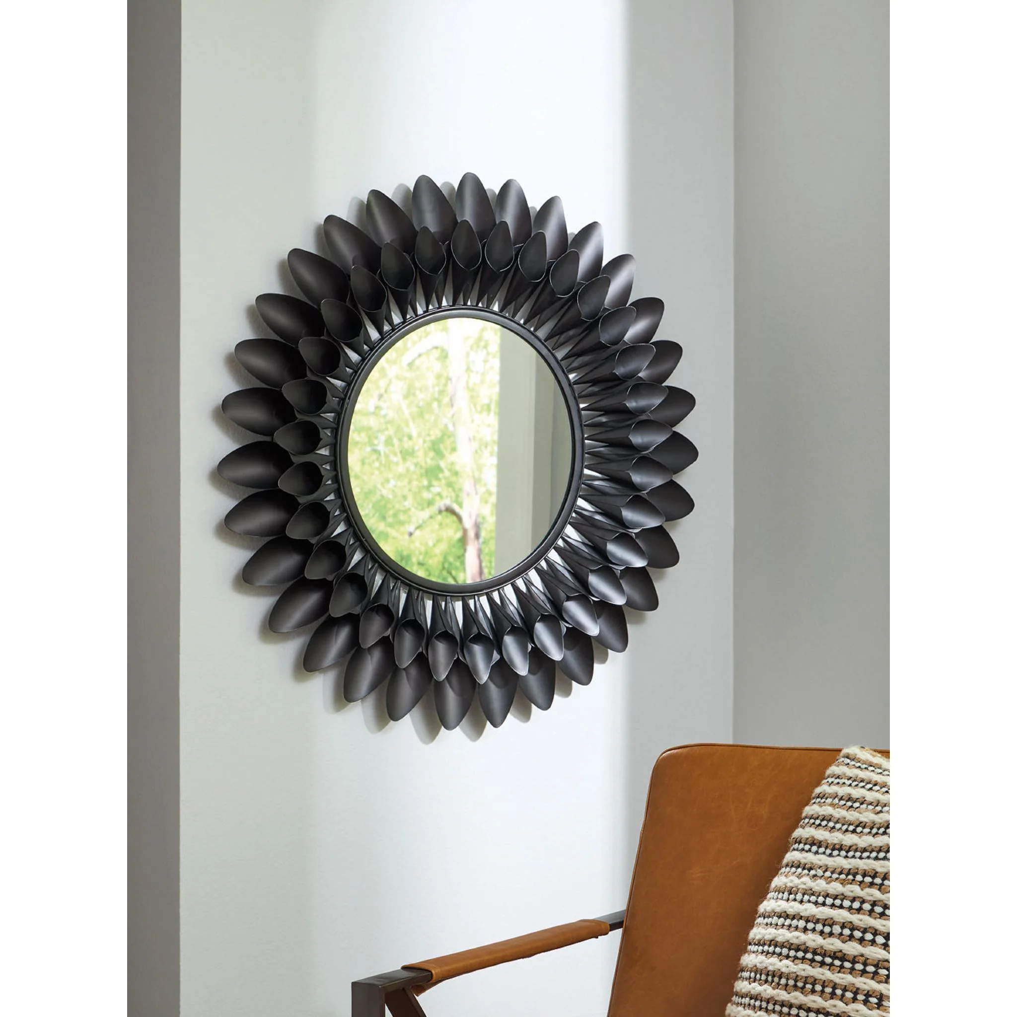 Ryenmour Accent Mirror - Image 3