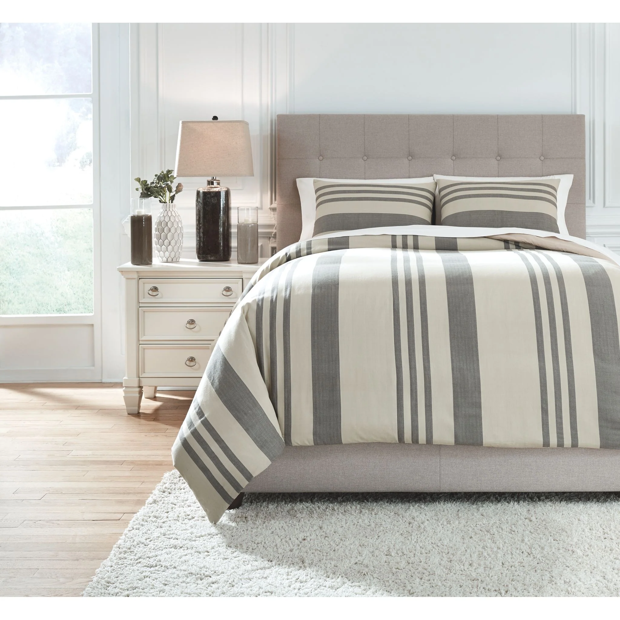 Schukei Queen Comforter Set - Image 3