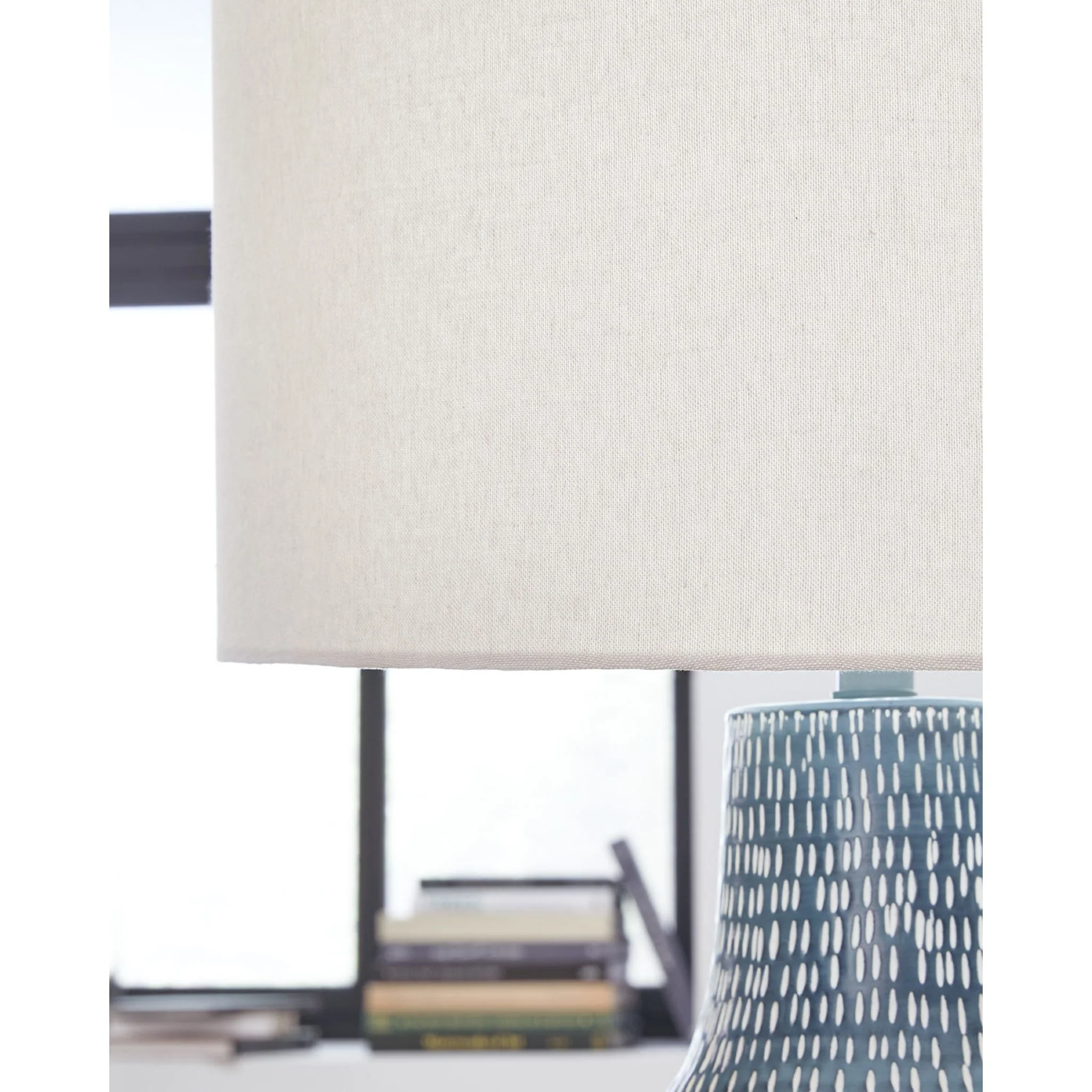 Schylarmont Table Lamp - Image 6