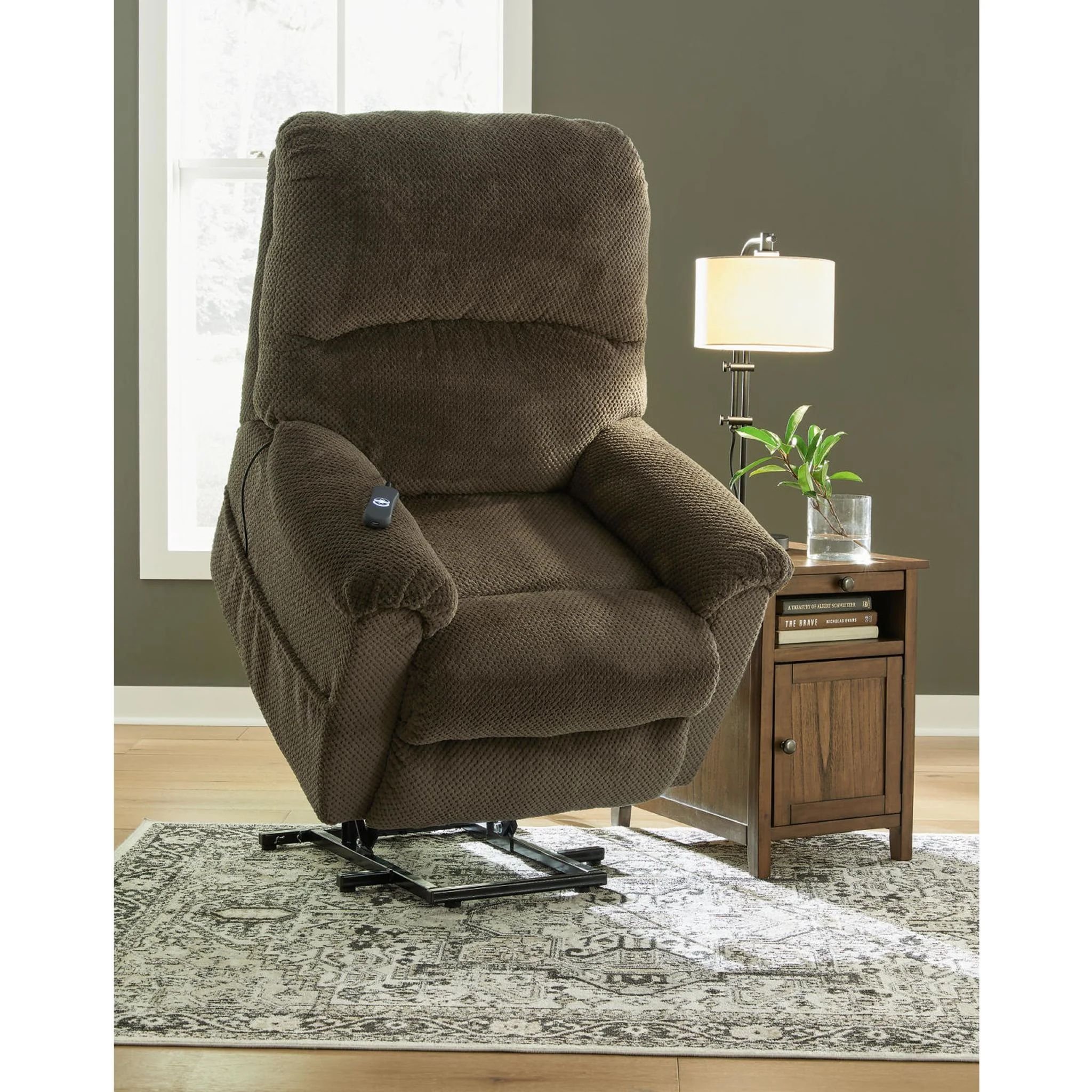 Shadowboxer Power Lift Recliner - Image 2