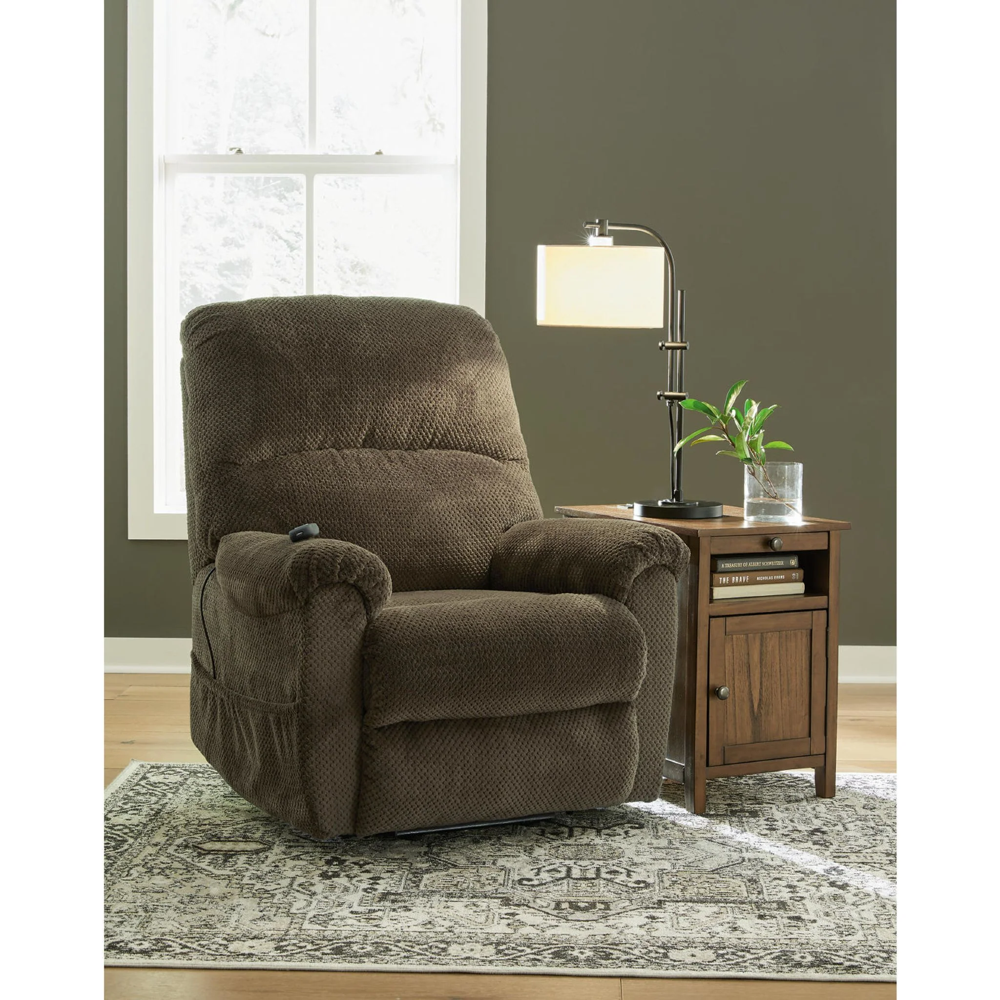 Shadowboxer Power Lift Recliner - Image 6