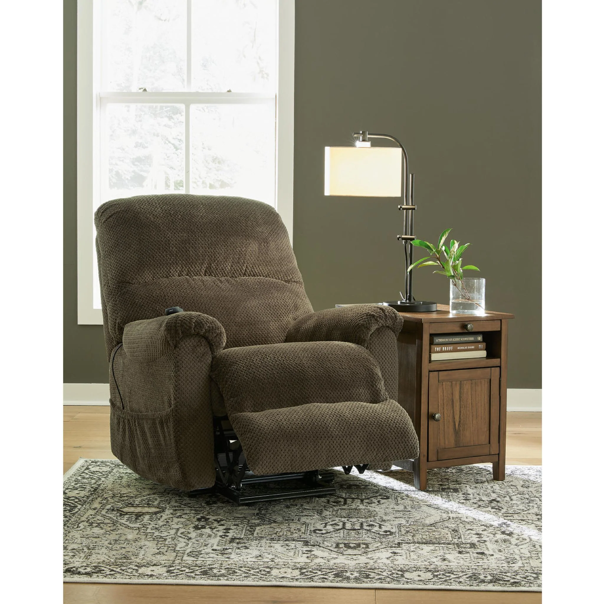 Shadowboxer Power Lift Recliner - Image 9