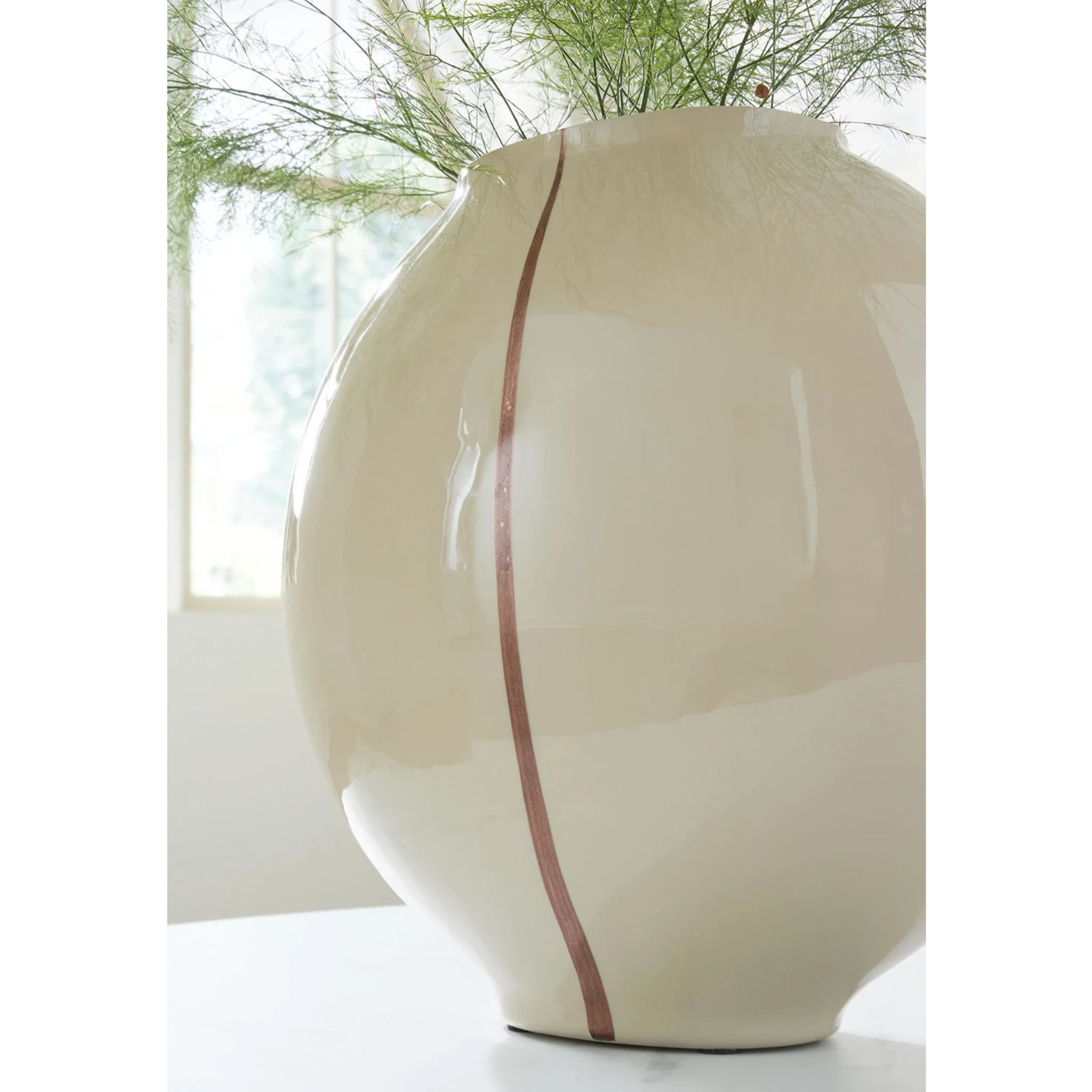 Sheabourne Vase - Image 3