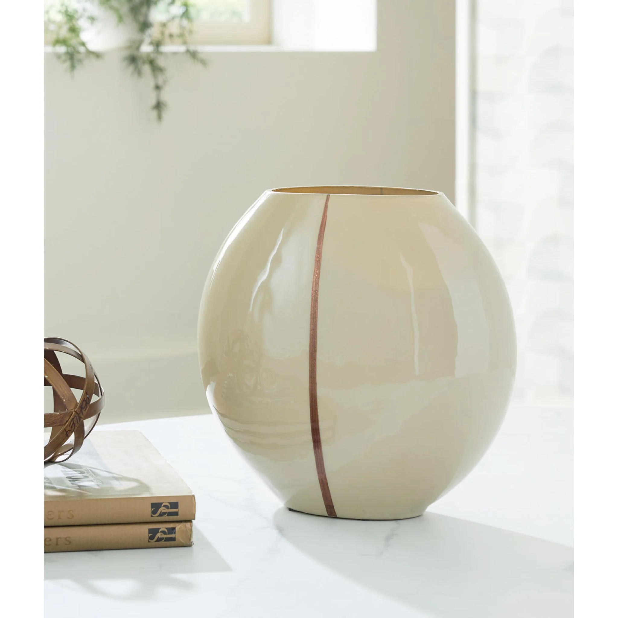 Sheabourne Vase - Image 2