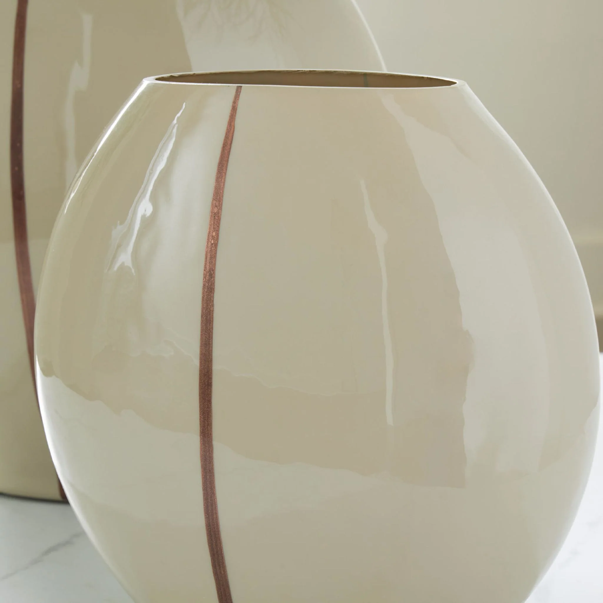 Sheabourne Vase - Image 3