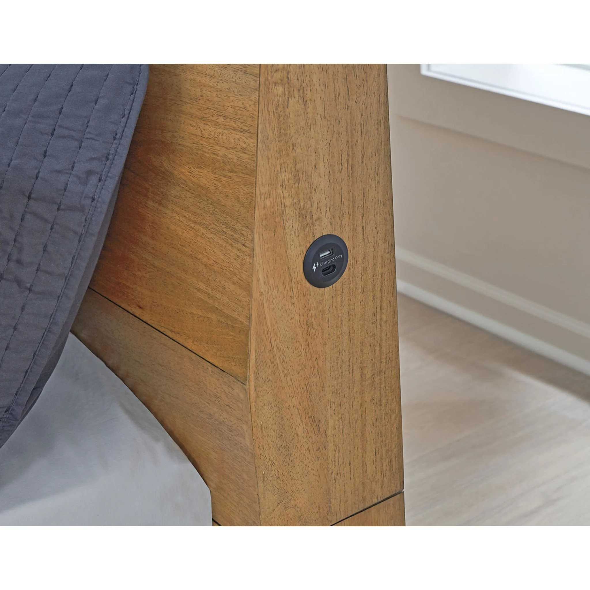 Sherbana King Panel Bed - Image 5