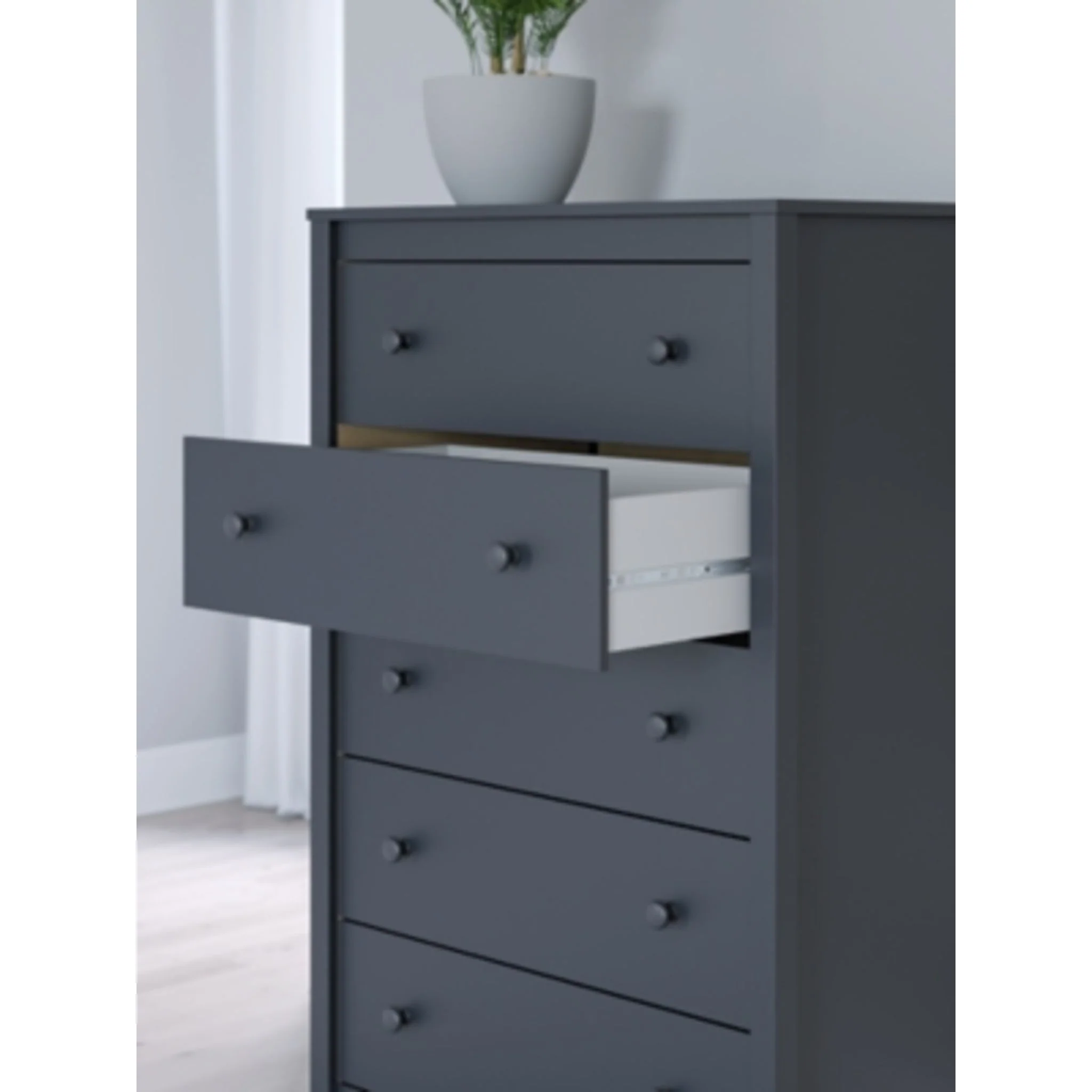 Simmenfort Chest - Image 6