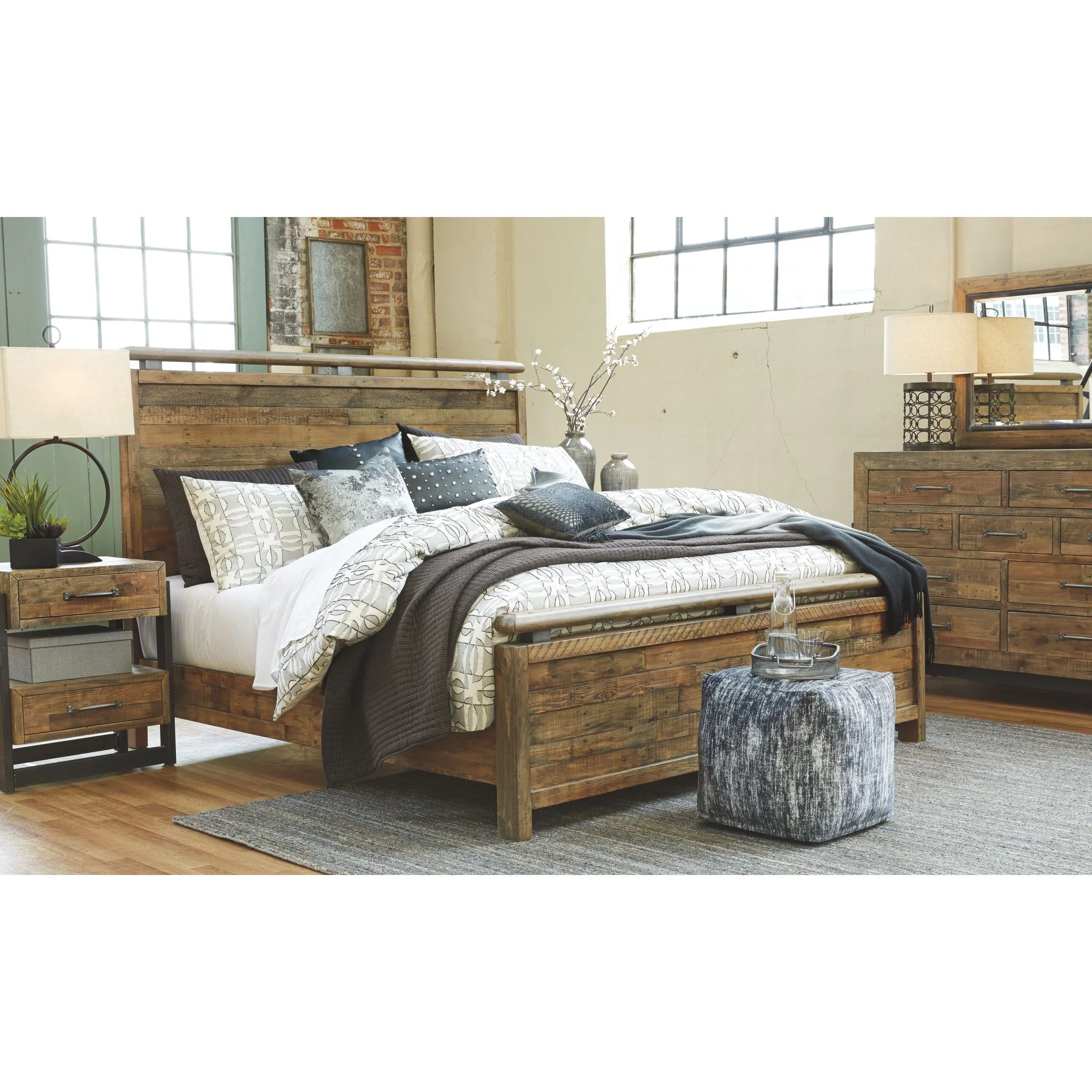 Sommerford 7 Piece Queen Poster Bedroom - Image 5