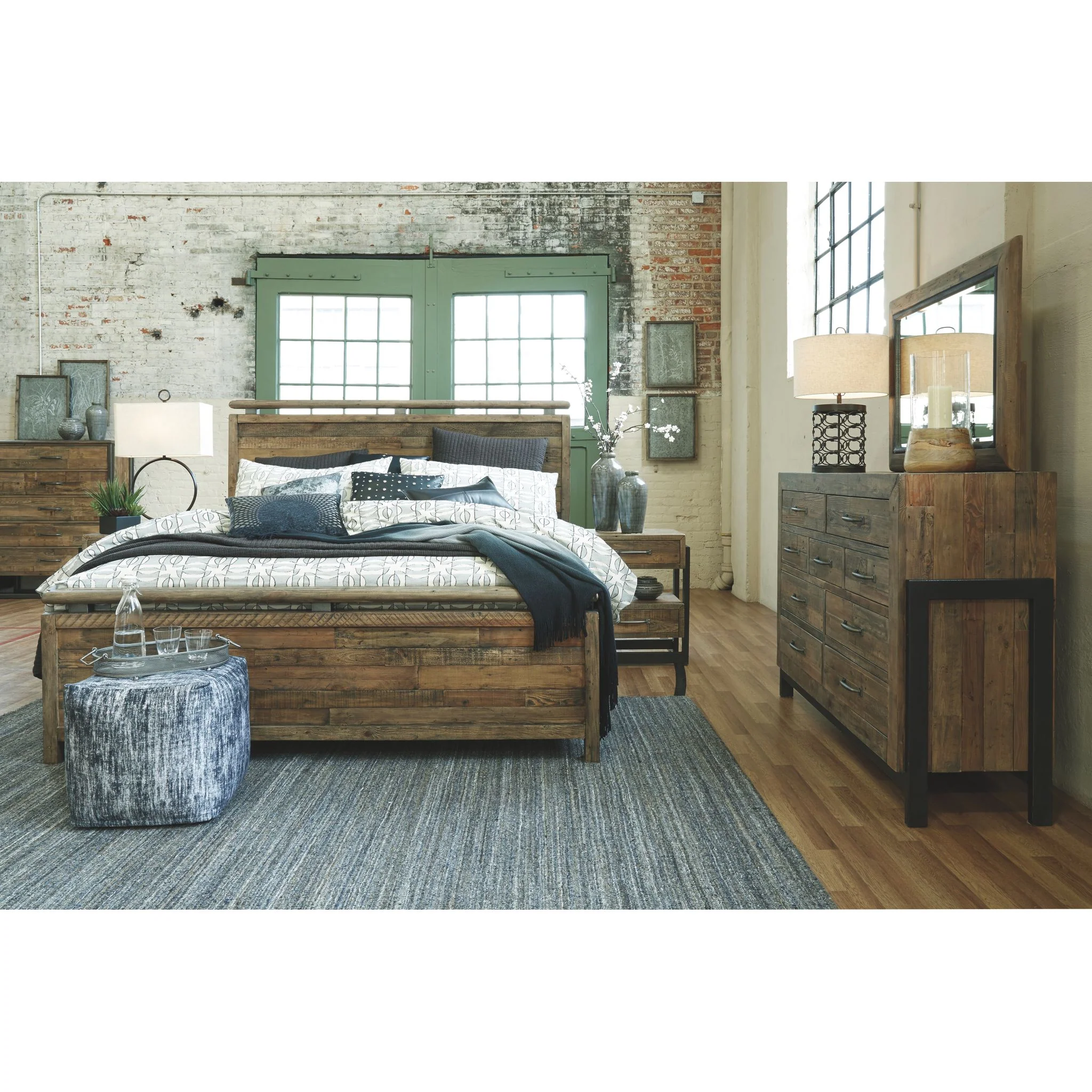 Sommerford 7 Piece Queen Poster Bedroom - Image 5