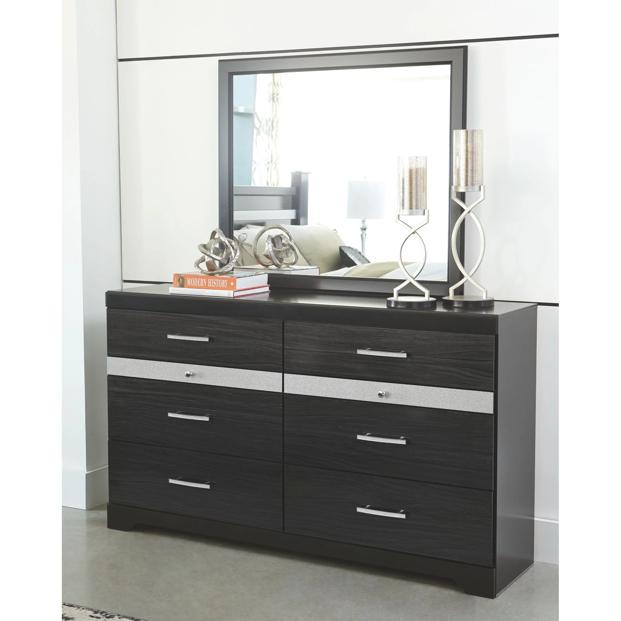 Starberry Dresser and Mirror - Image 2