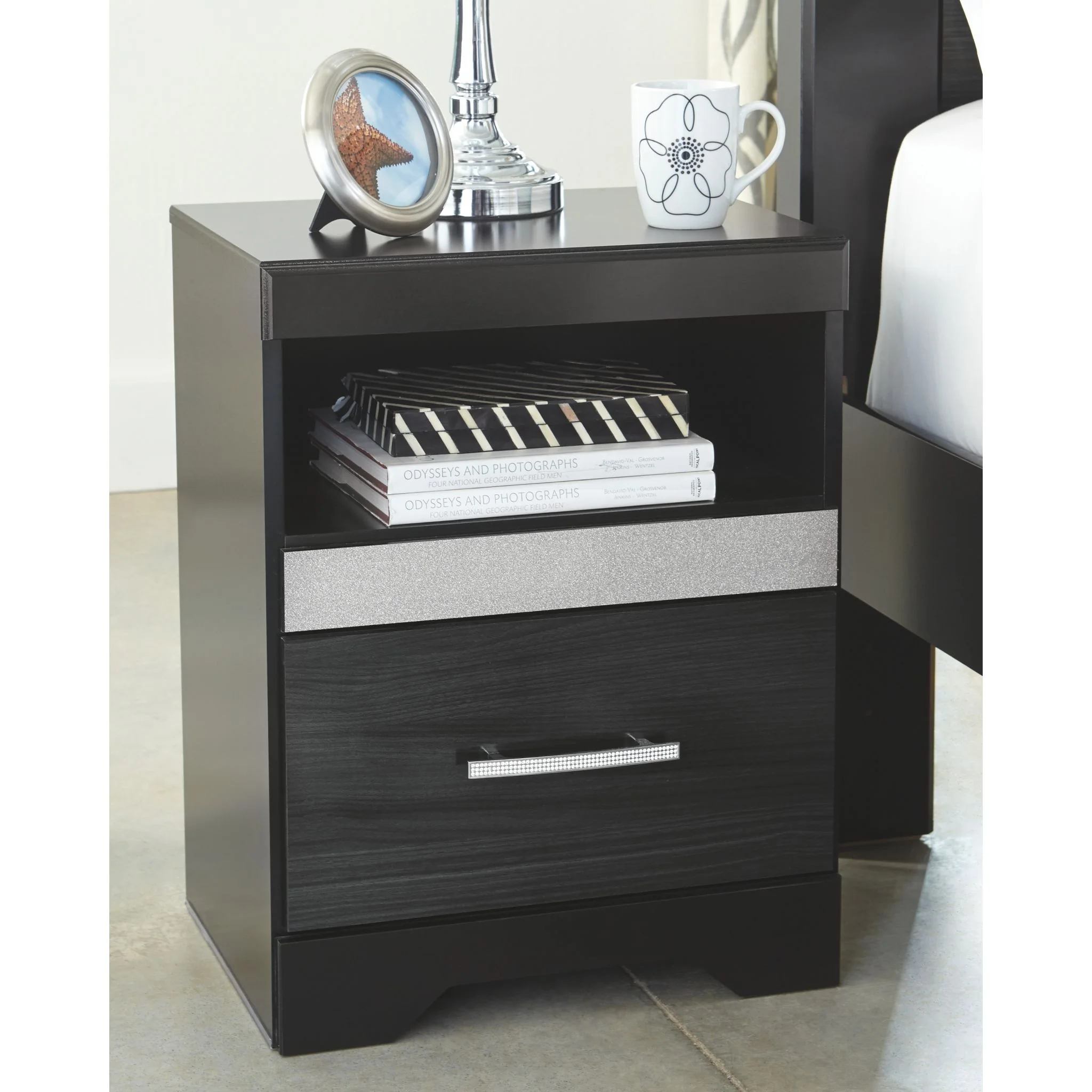 Starberry One Drawer Nightstand - Image 2