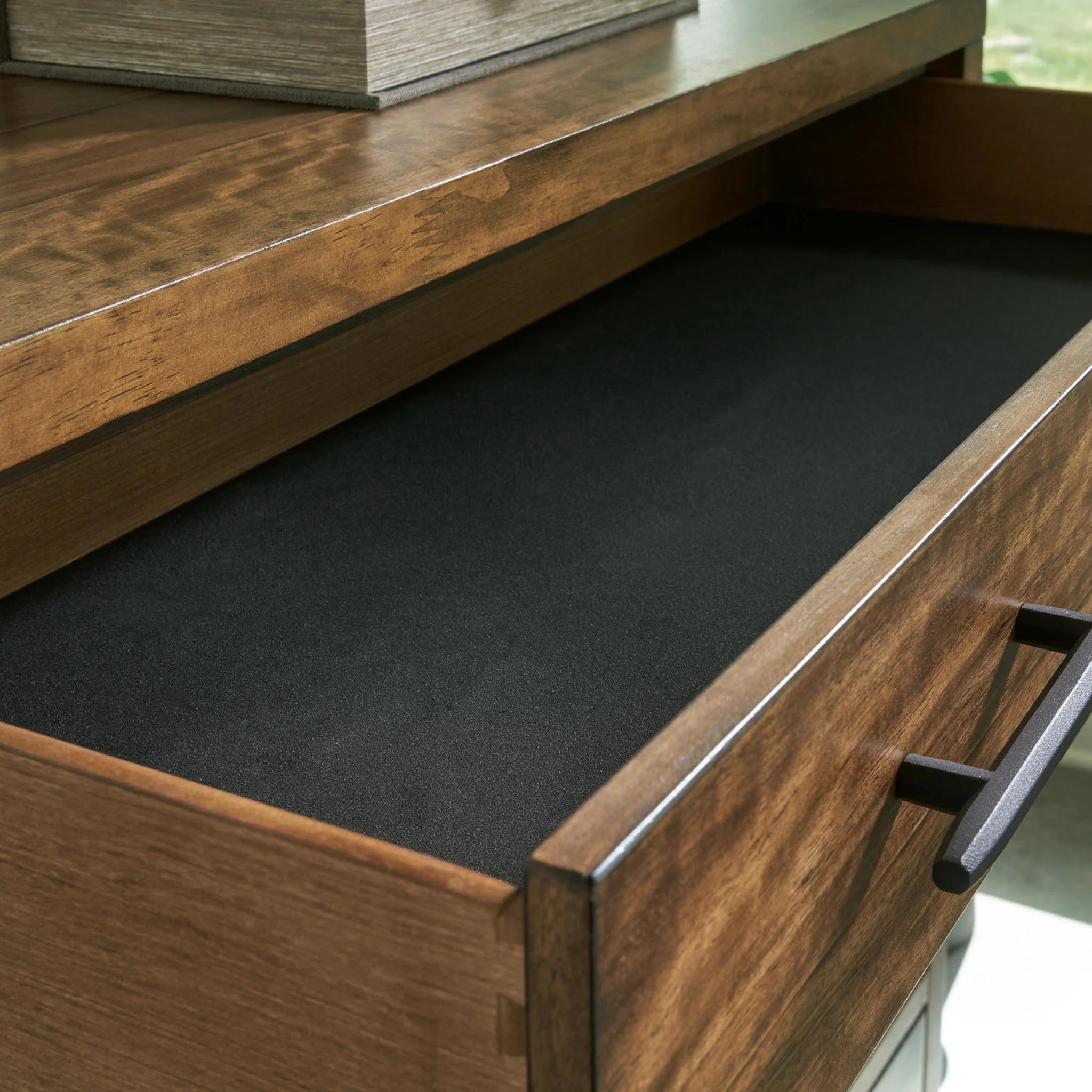 Steenlage-Exclusive Nightstand - Image 12