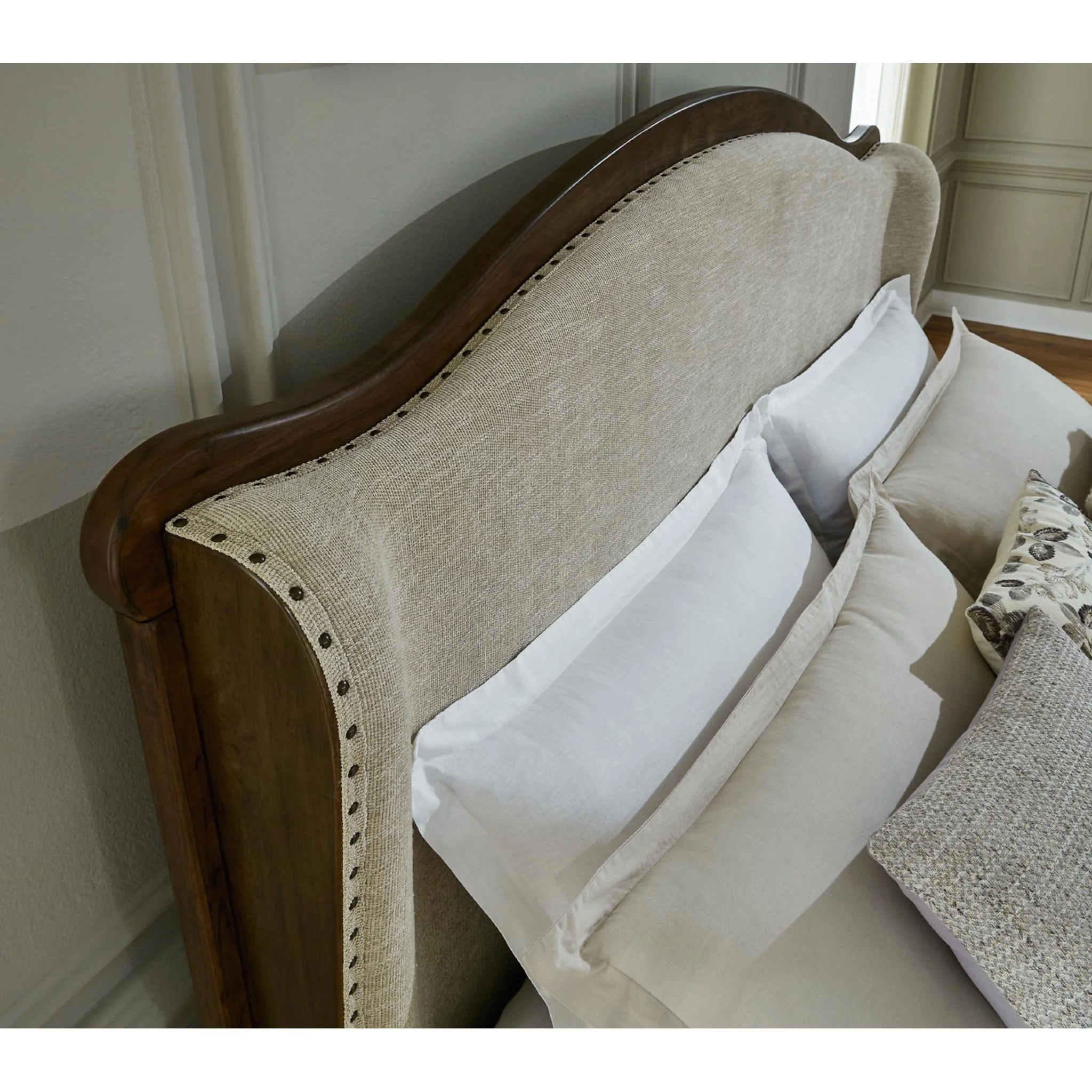 Sturlayne King Panel Bed - Image 5