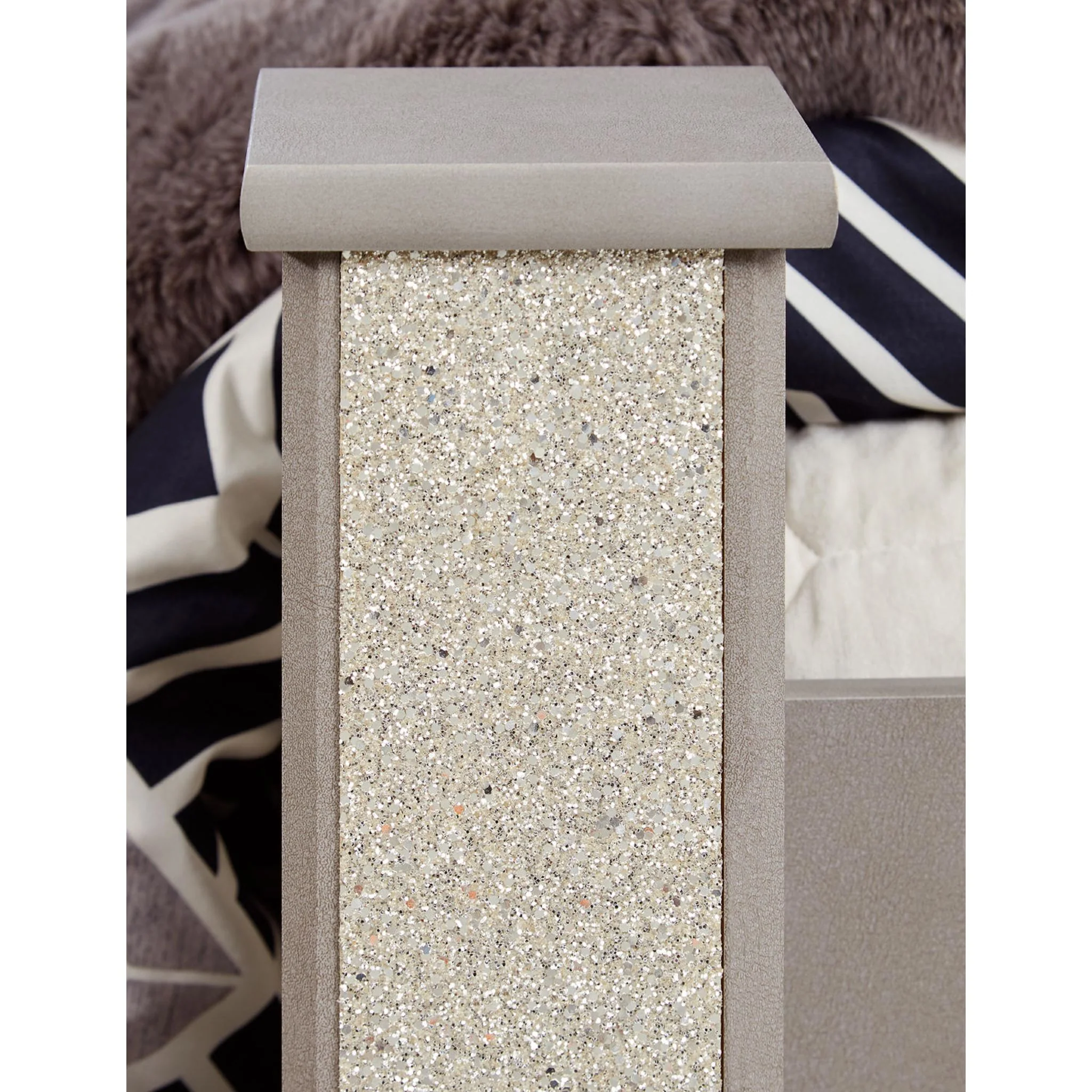 Surancha Poster Bed - Image 25