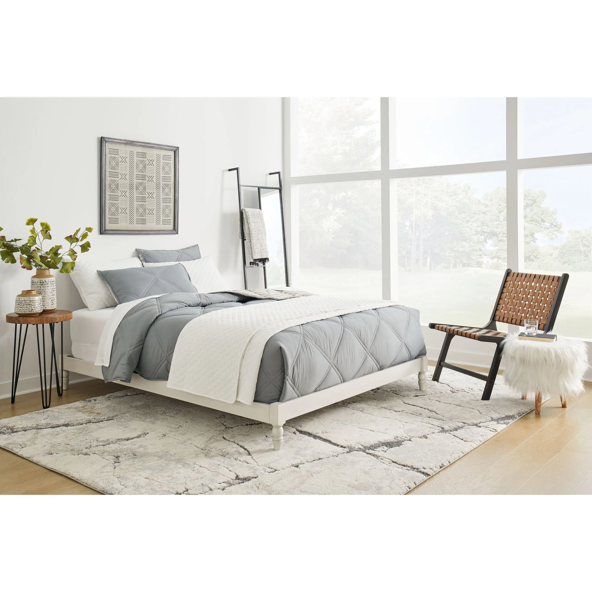 Tannally Platform Bed - Image 2