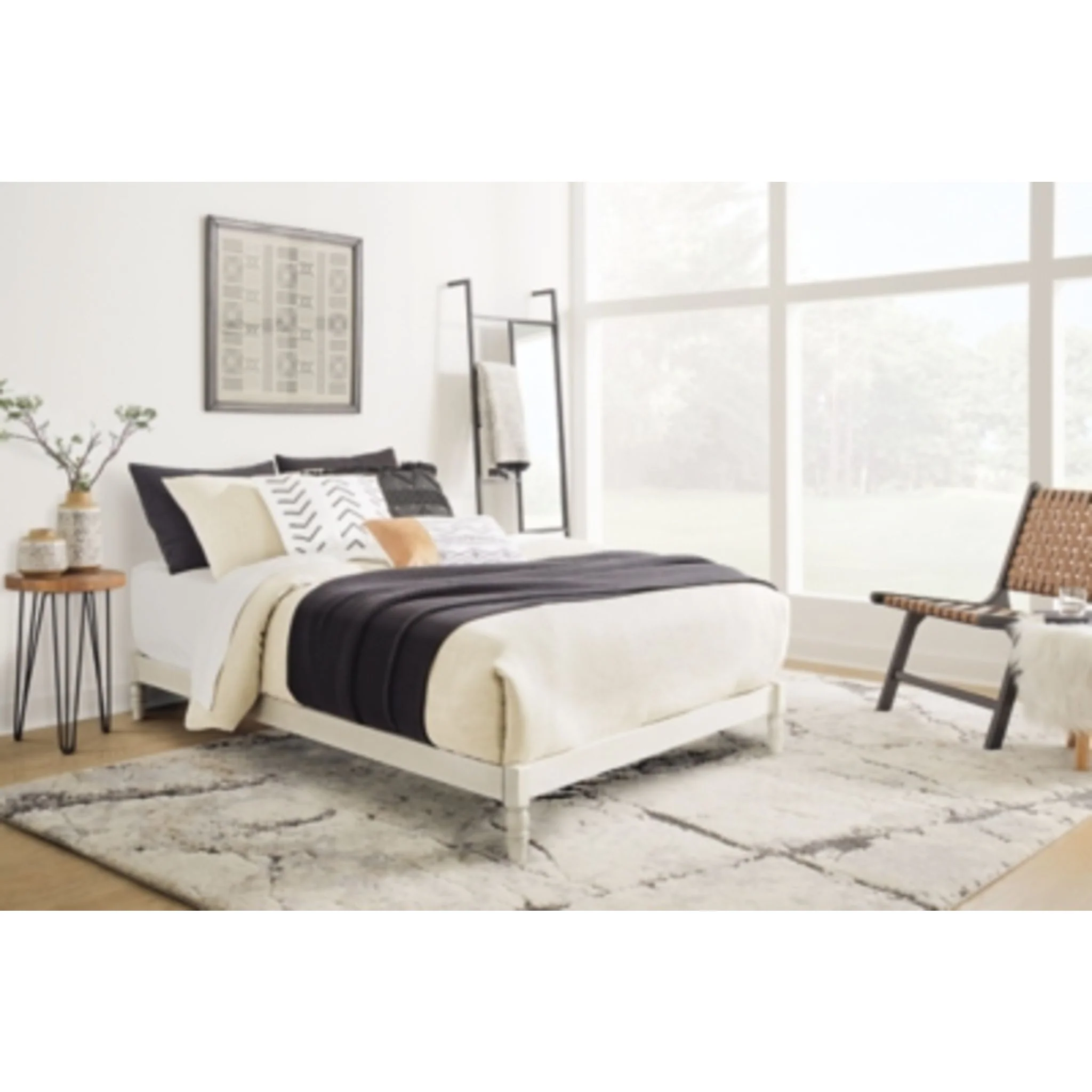 Tannally Full Platform Bed - Image 2