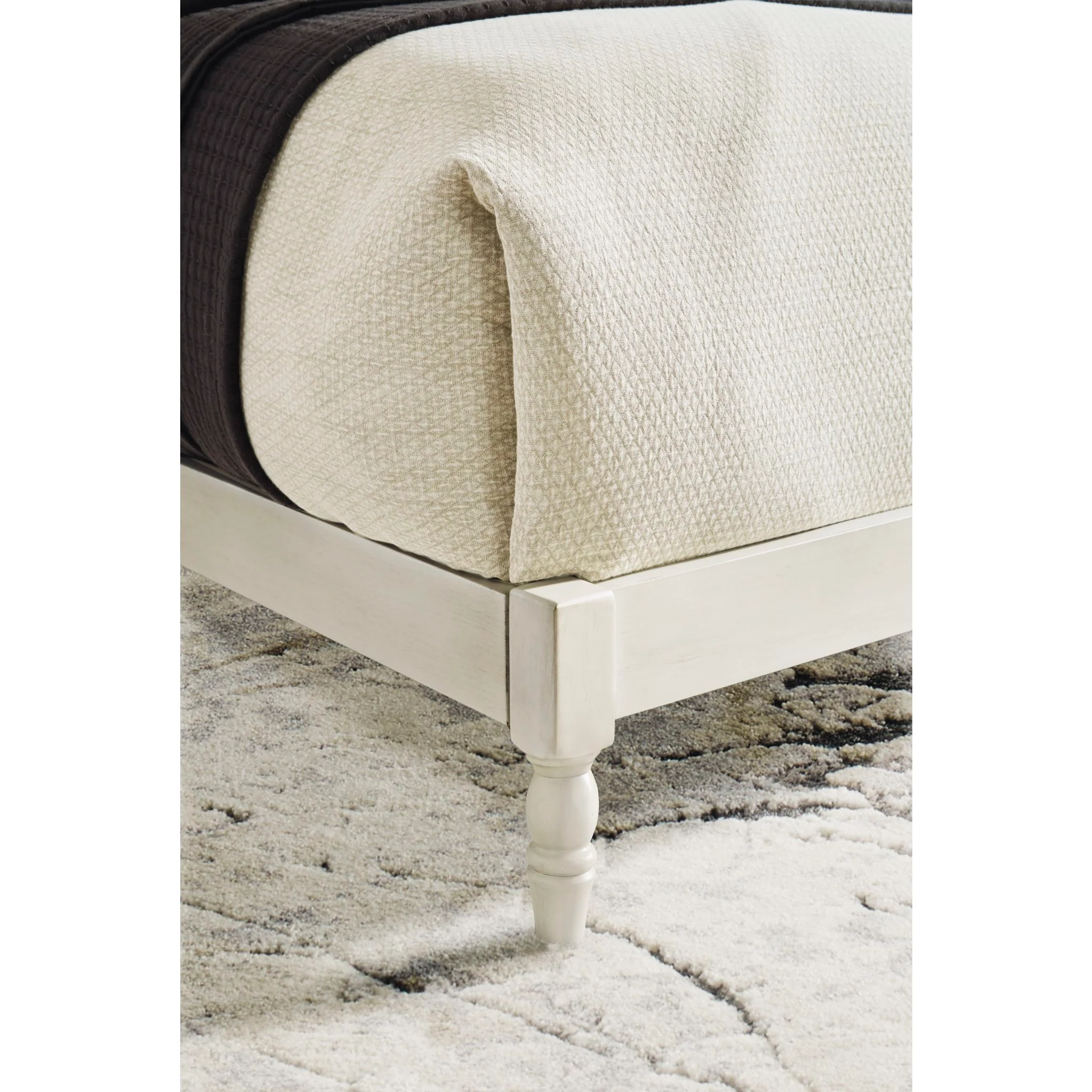 Tannally Full Platform Bed - Image 3