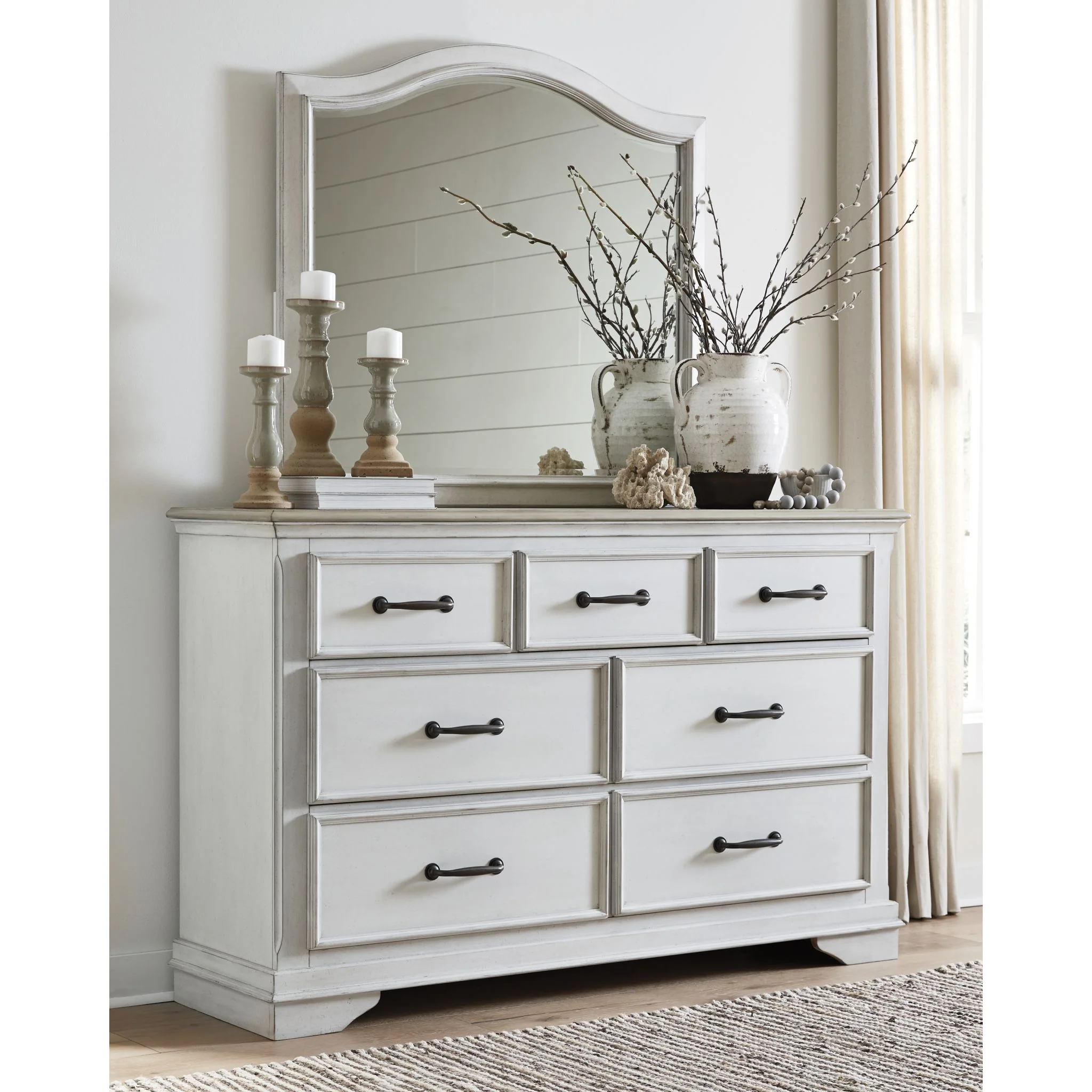 Teganville- EXCLUSIVE Dresser and Mirror - Image 3