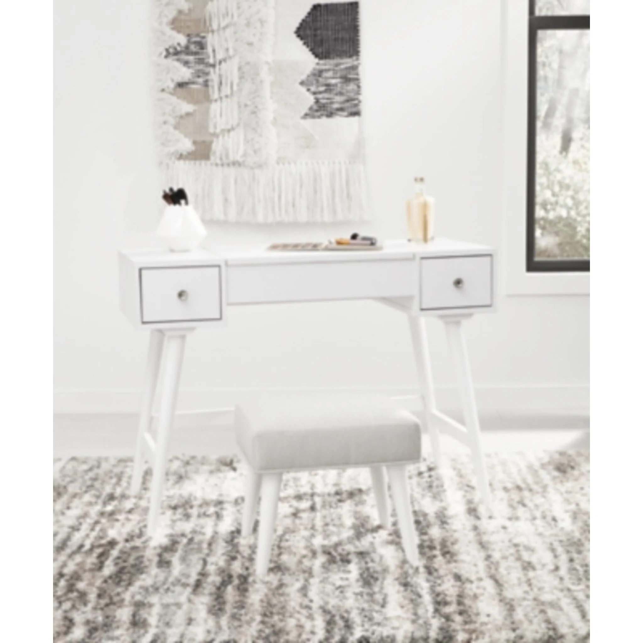 Thadamere Vanity Set - Image 2