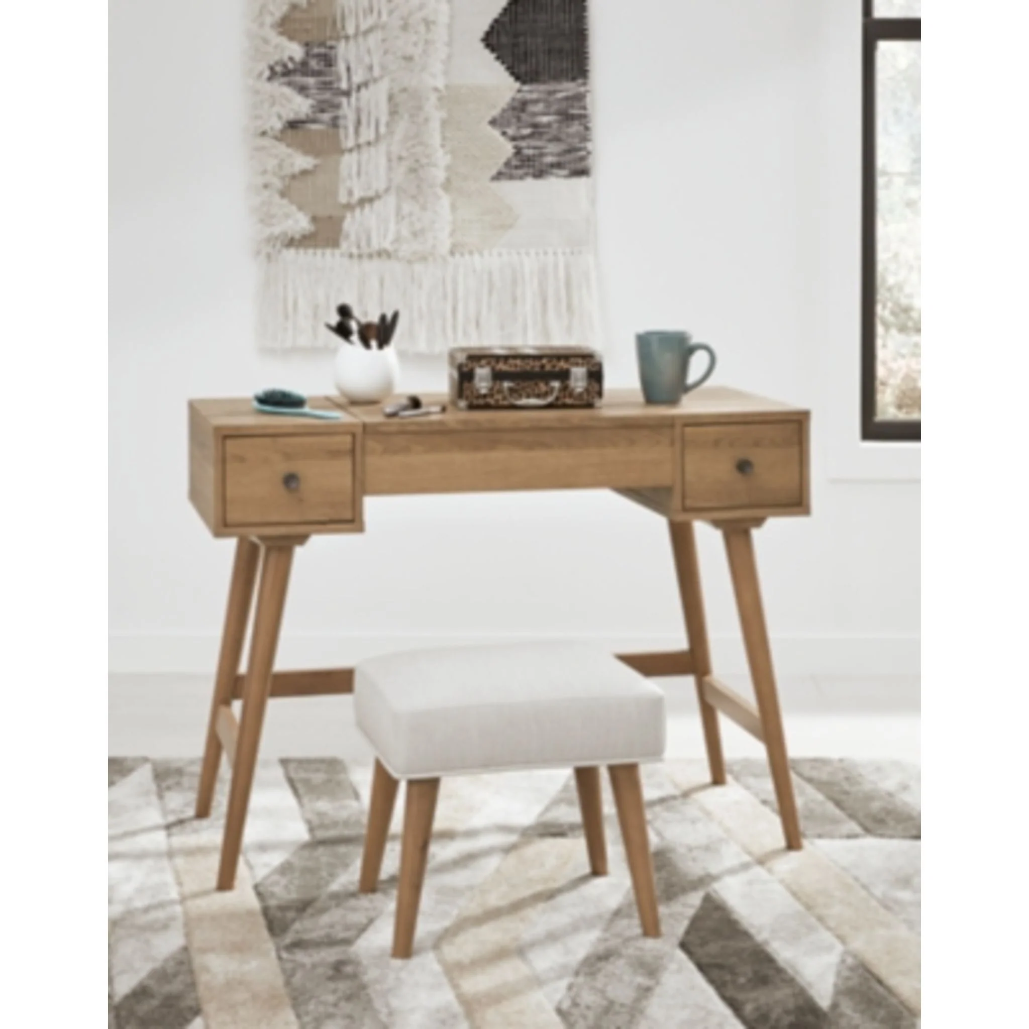 Thadamere Vanity Set - Image 2