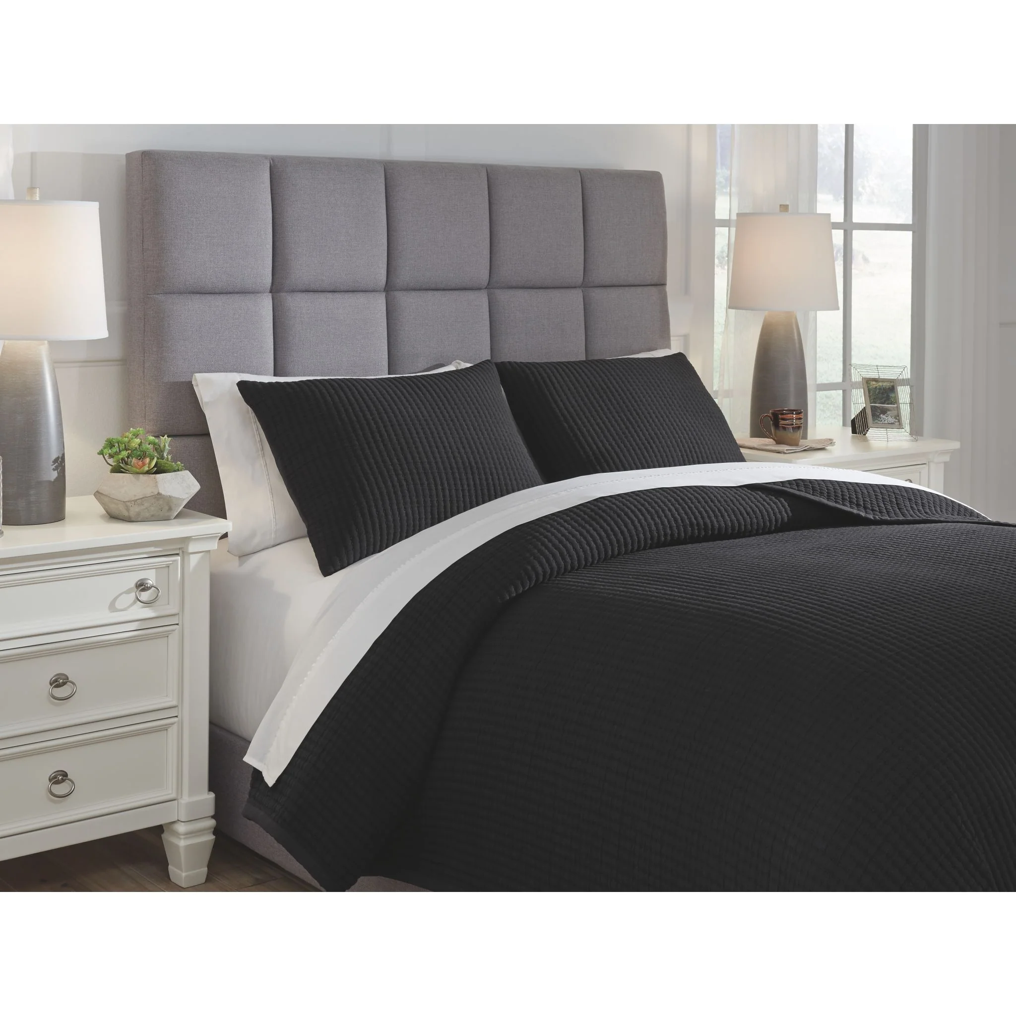 Thornam King Coverlet Set - Image 2