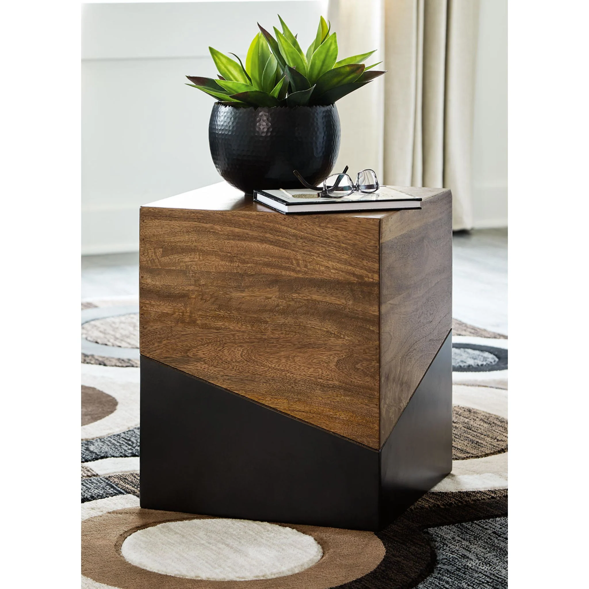 Trailbend Accent Table - Image 10
