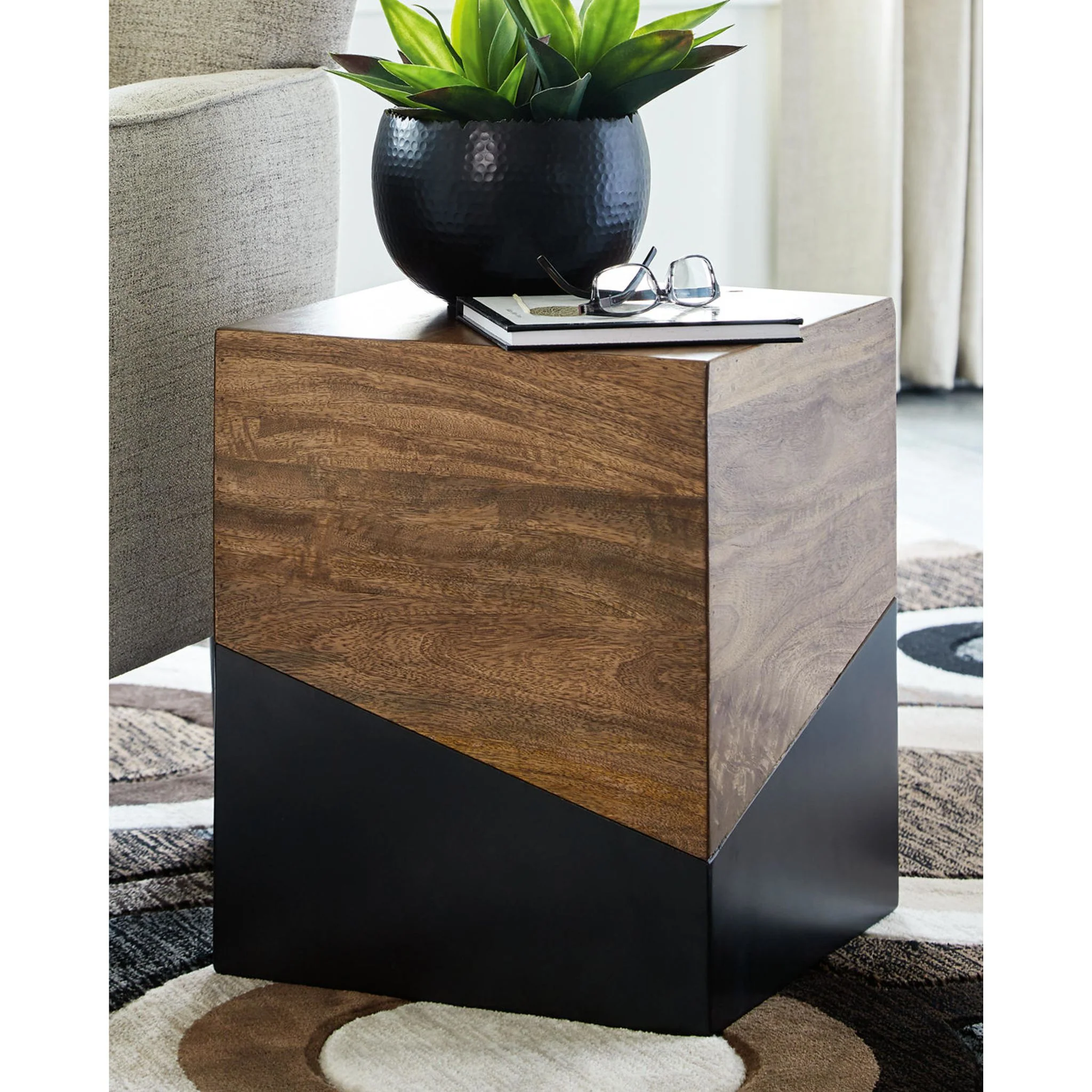 Trailbend Accent Table - Image 9