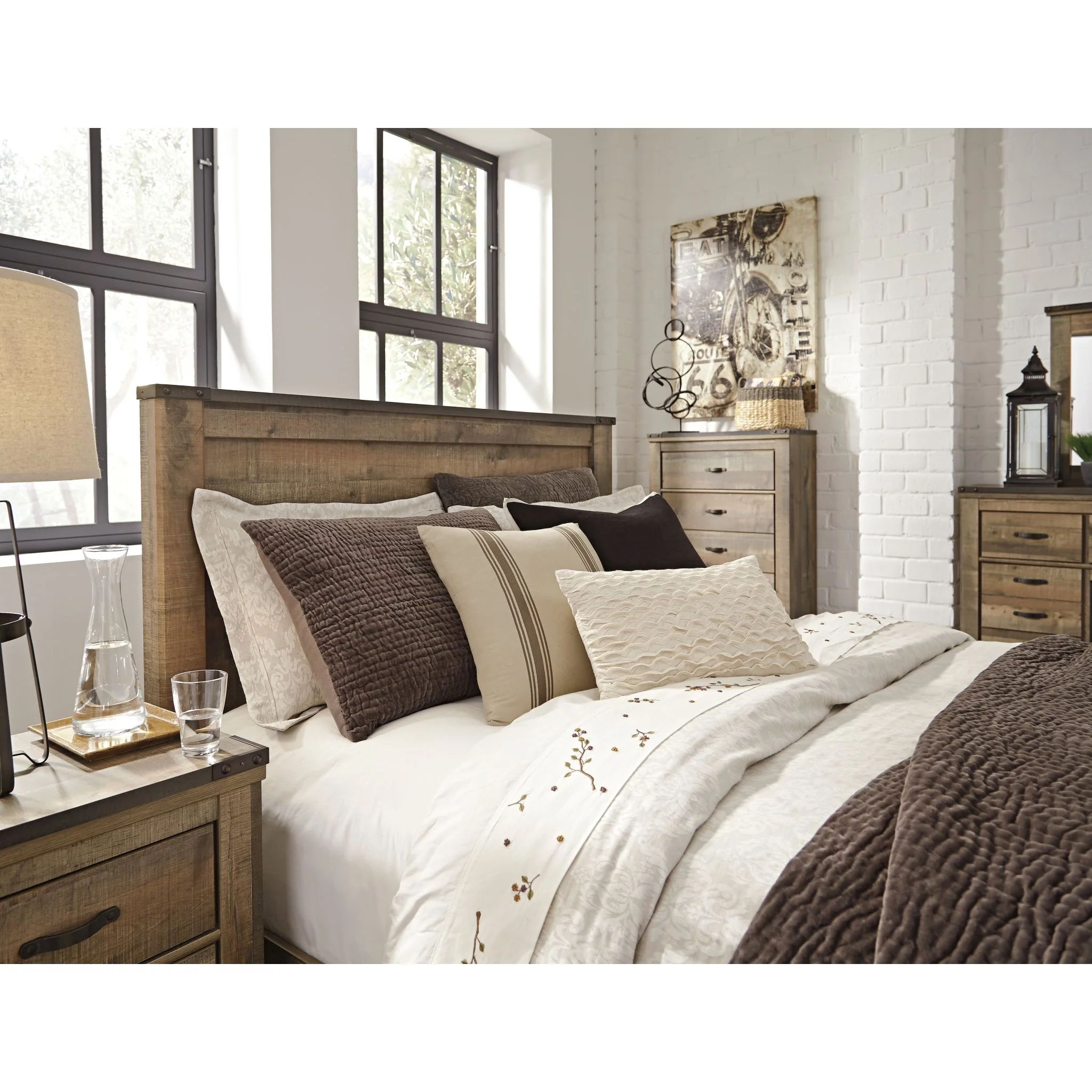 Trinell 3 Piece Panel Bed - Image 4