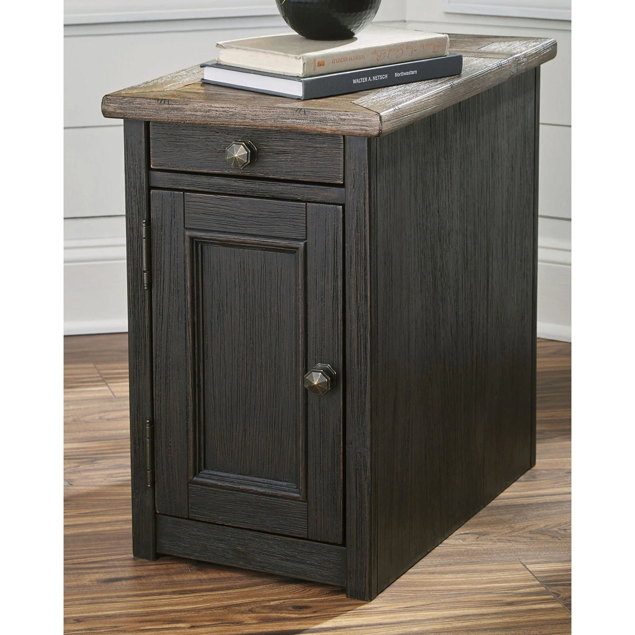 Tyler Creek Chairside End Table - Image 14