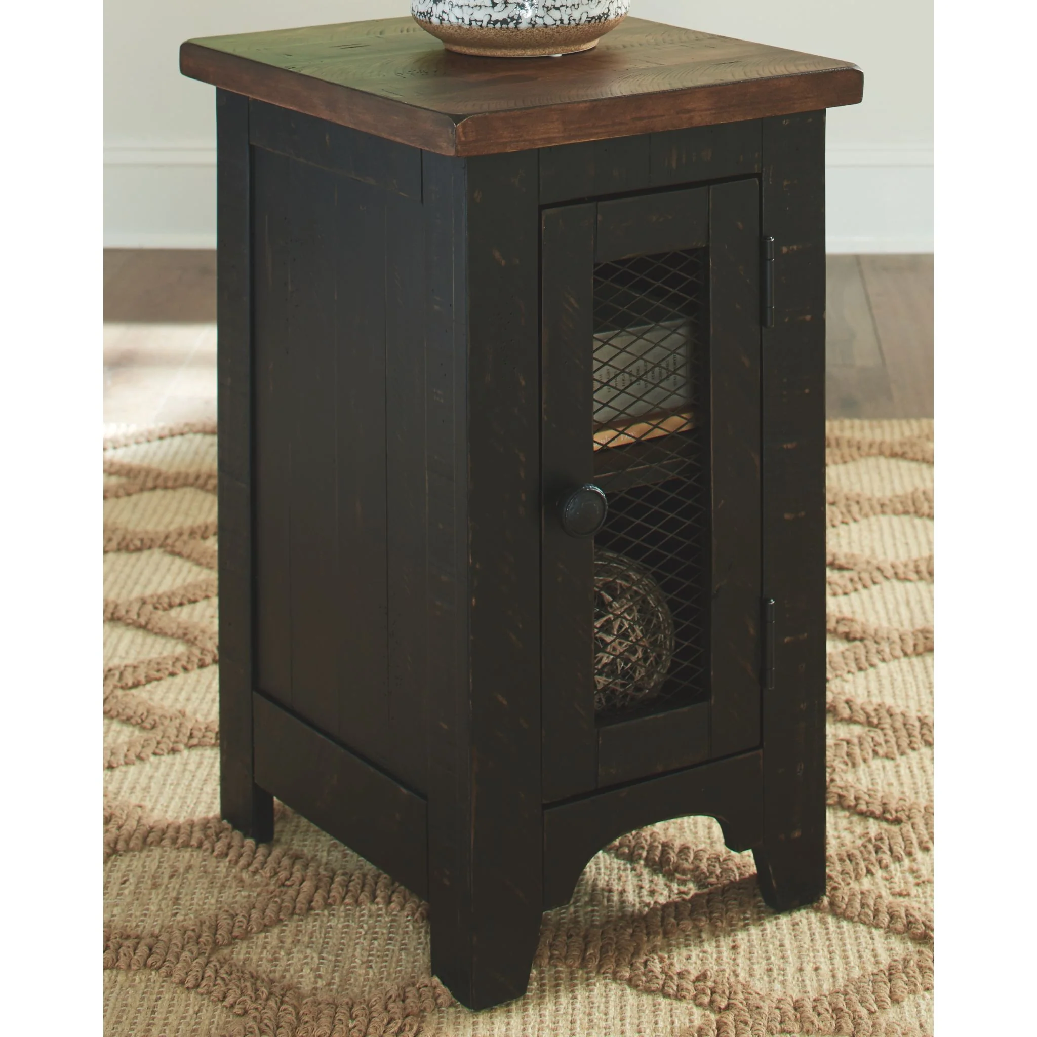 Valebeck Chairside End Table - Image 2