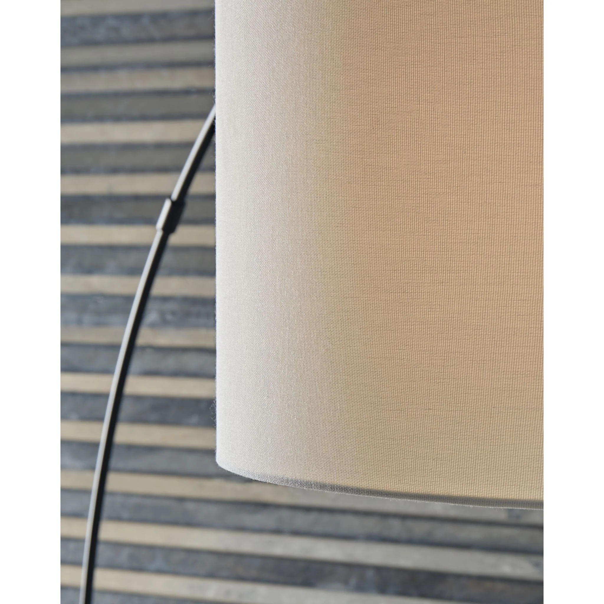 Veergate Floor Lamp - Image 3