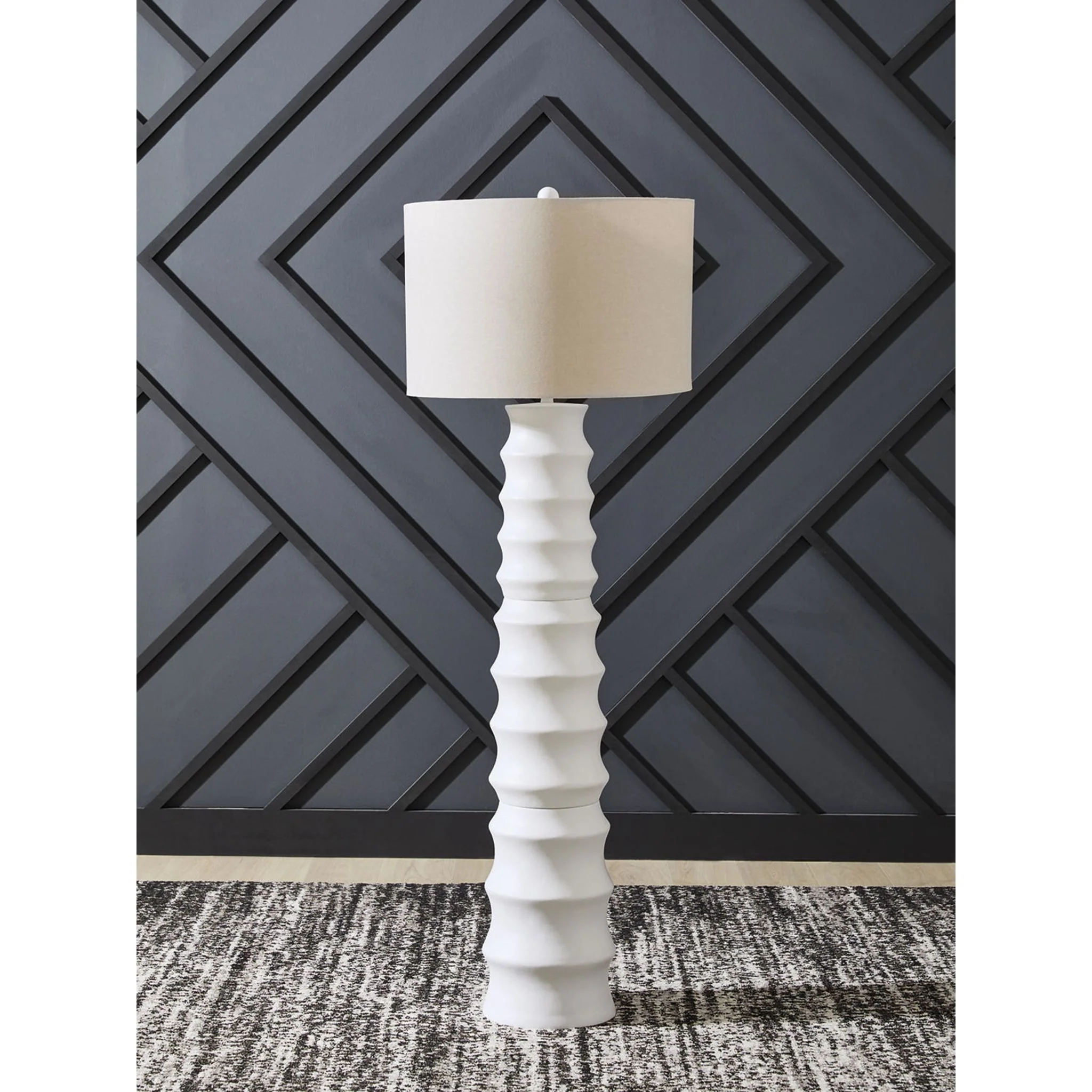 Veraleigh Floor Lamp - Image 3