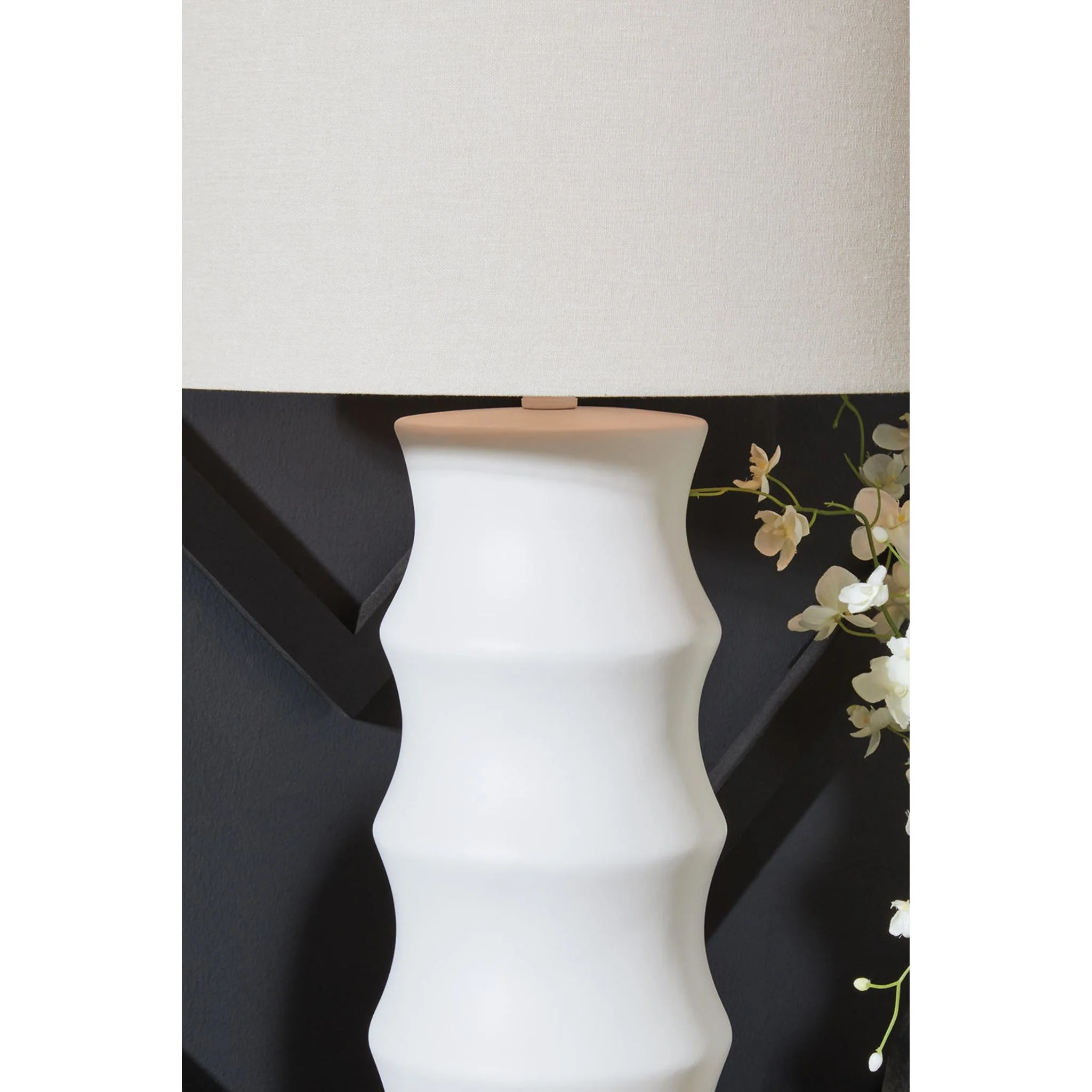 Veraleigh Table Lamp - Image 4