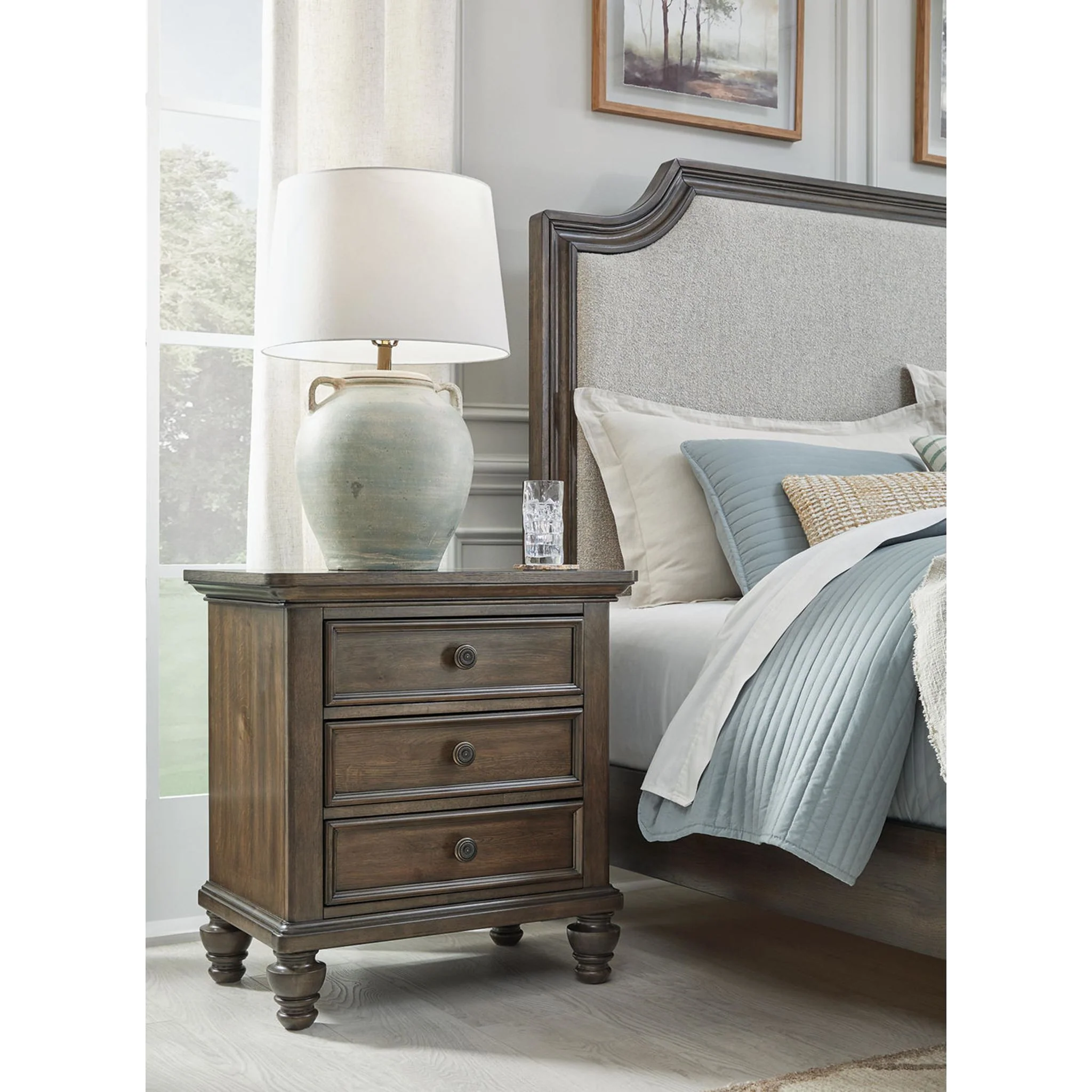 Veramond-Exclusive Nightstand - Image 2